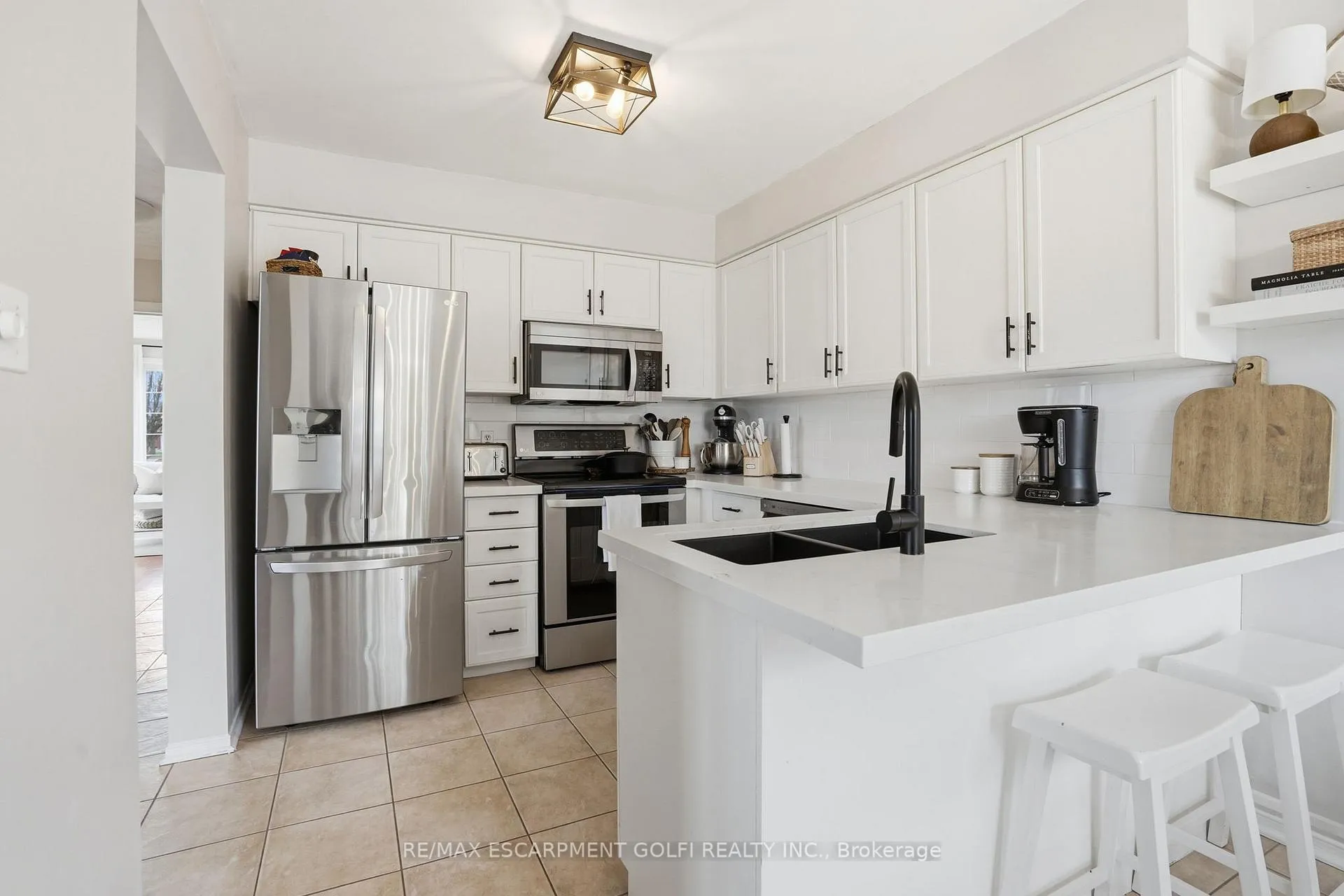 Photo 8 of 3368 Cardinal Drive, Niagara Falls, Mt. Carmel — HOMEH