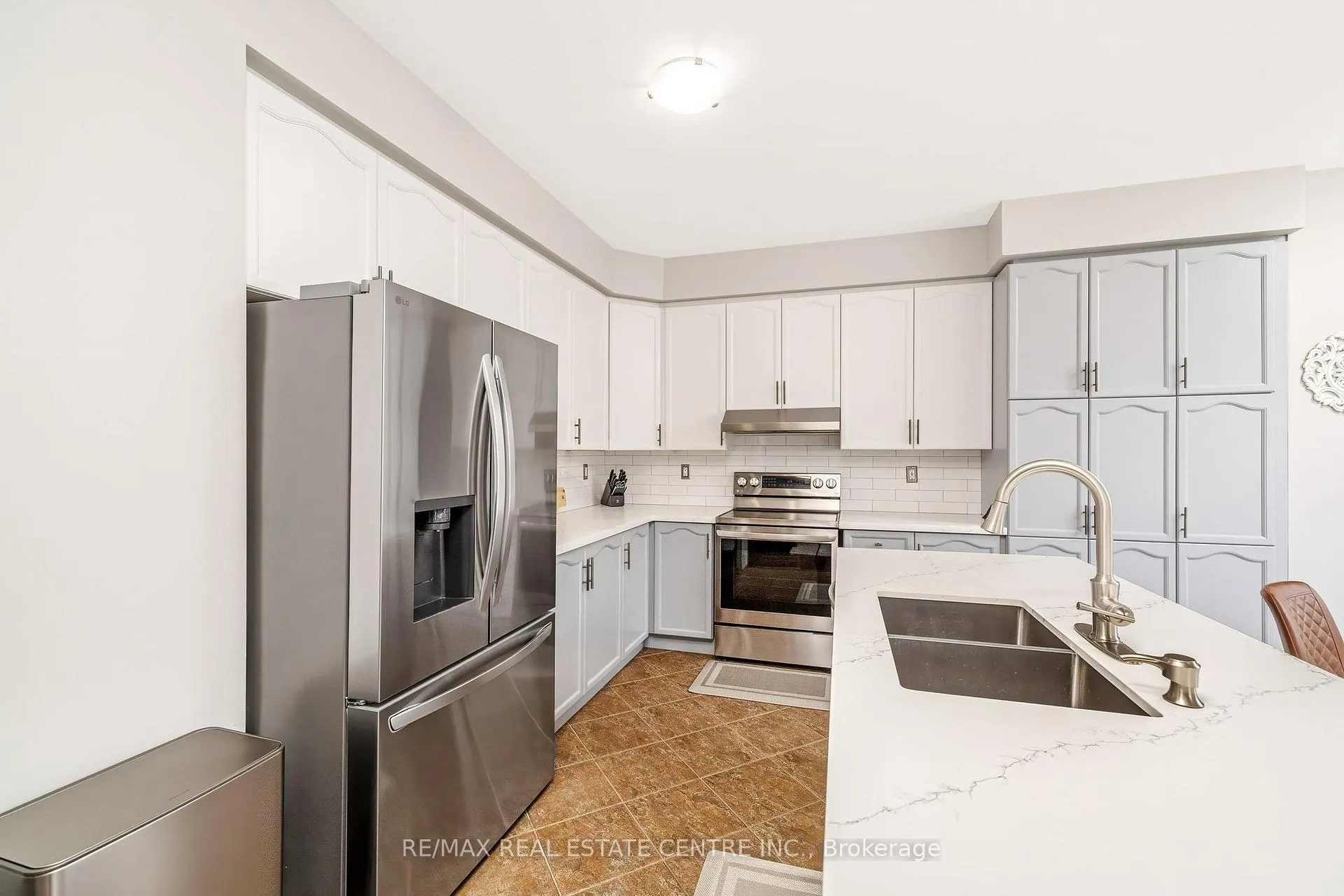 Photo 16 of 823 Biggar Heights, Milton, Coates — HOMEH