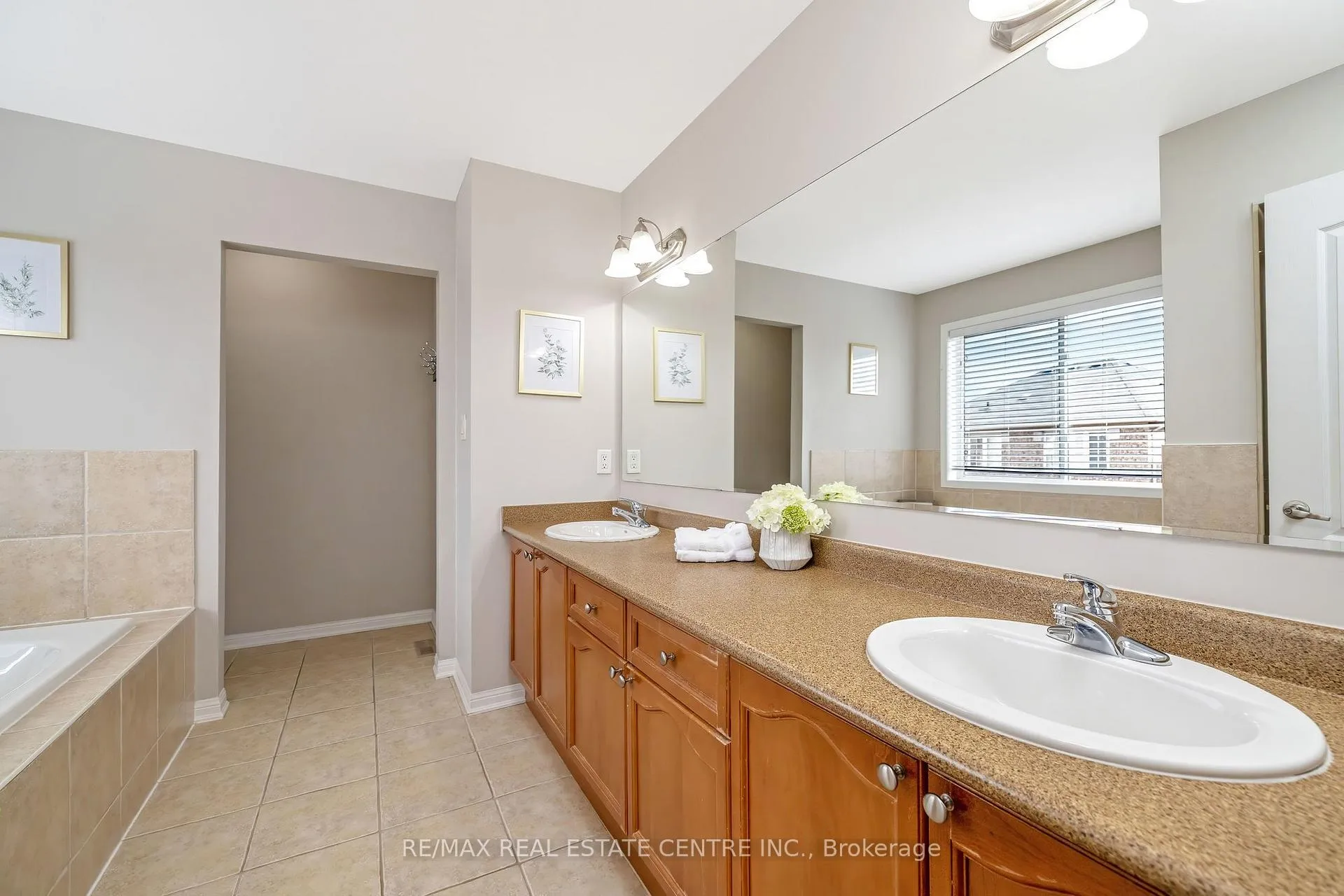 Photo 28 of 823 Biggar Heights, Milton, Coates — HOMEH