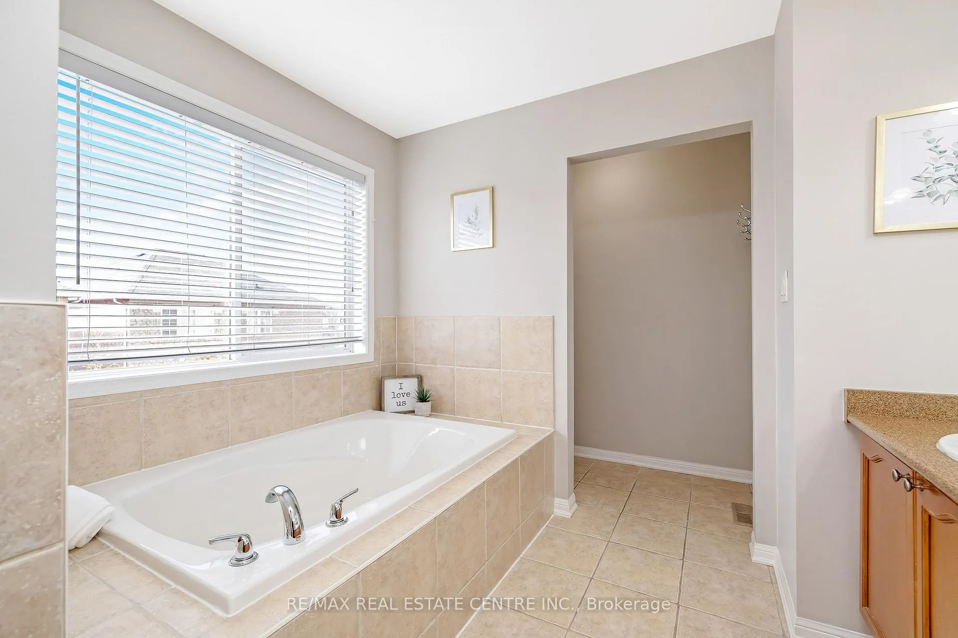 Photo 29 of 823 Biggar Heights, Milton, Coates — HOMEH