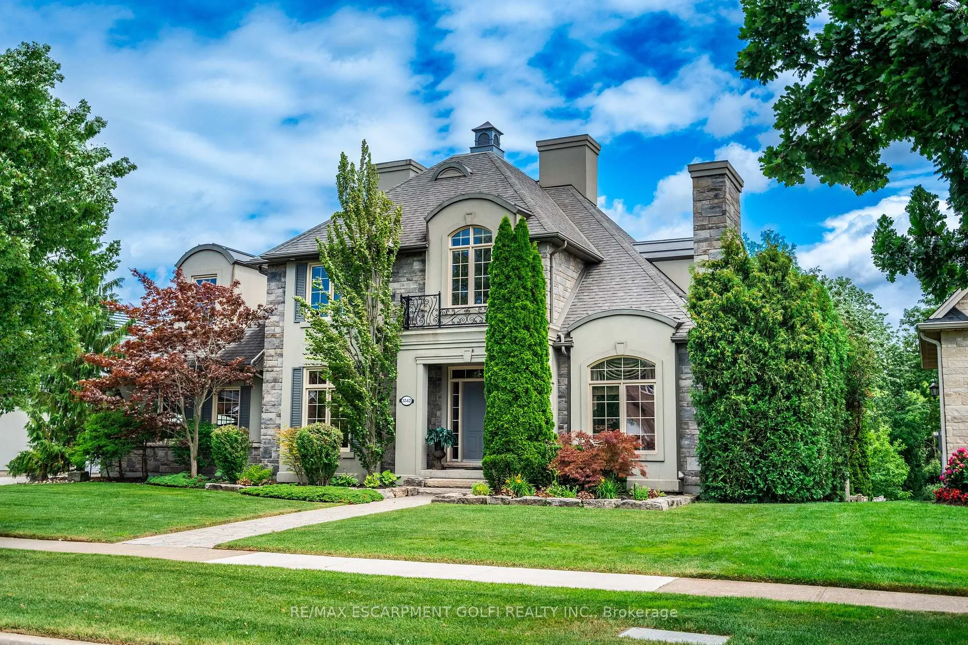 Photo 2 of 3542 Matthews Drive, Niagara Falls, Mt. Carmel — HOMEH