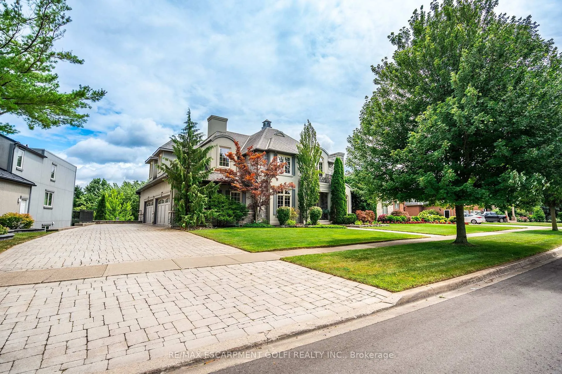 Photo 3 of 3542 Matthews Drive, Niagara Falls, Mt. Carmel — HOMEH