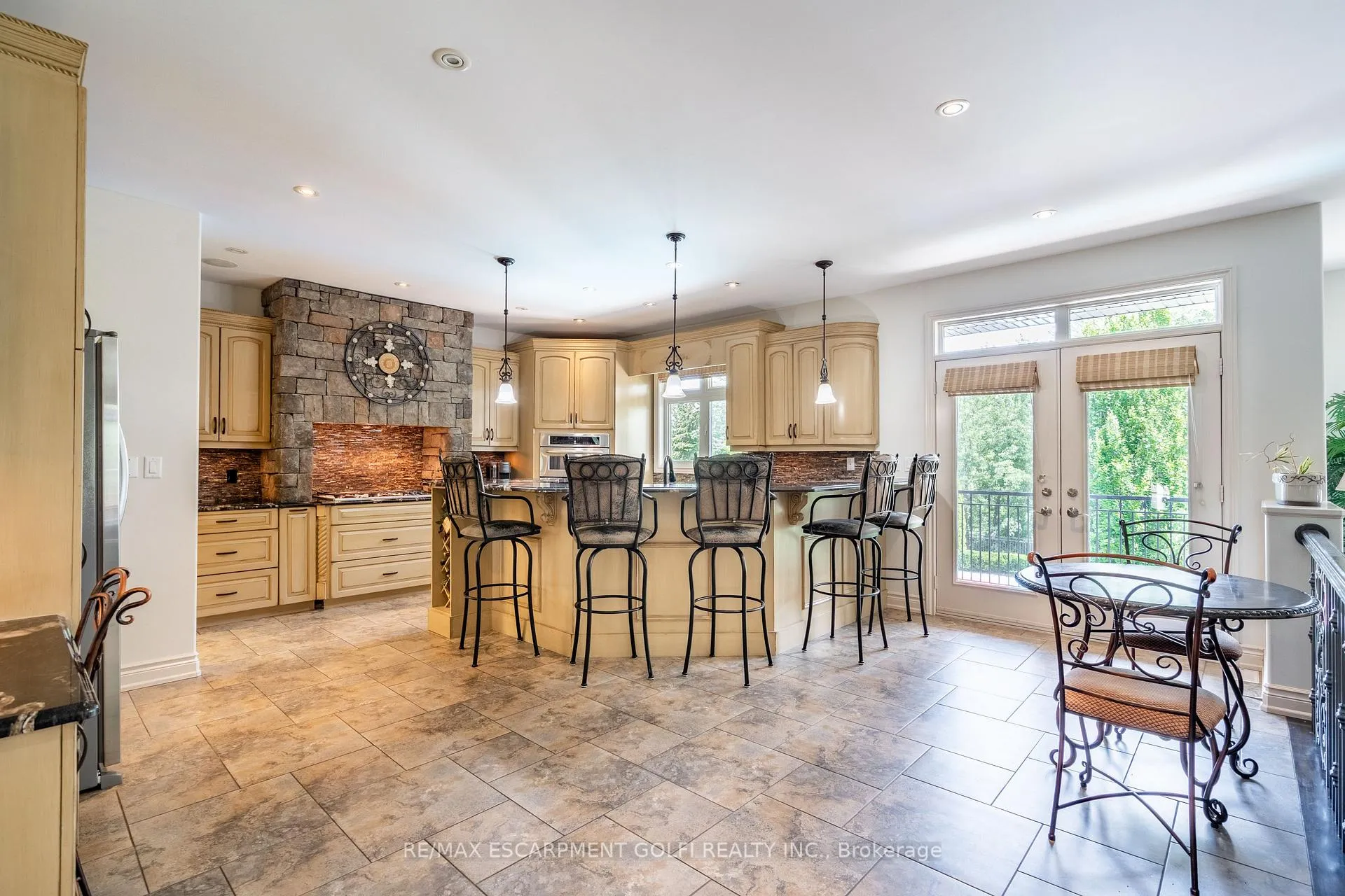 Photo 14 of 3542 Matthews Drive, Niagara Falls, Mt. Carmel — HOMEH