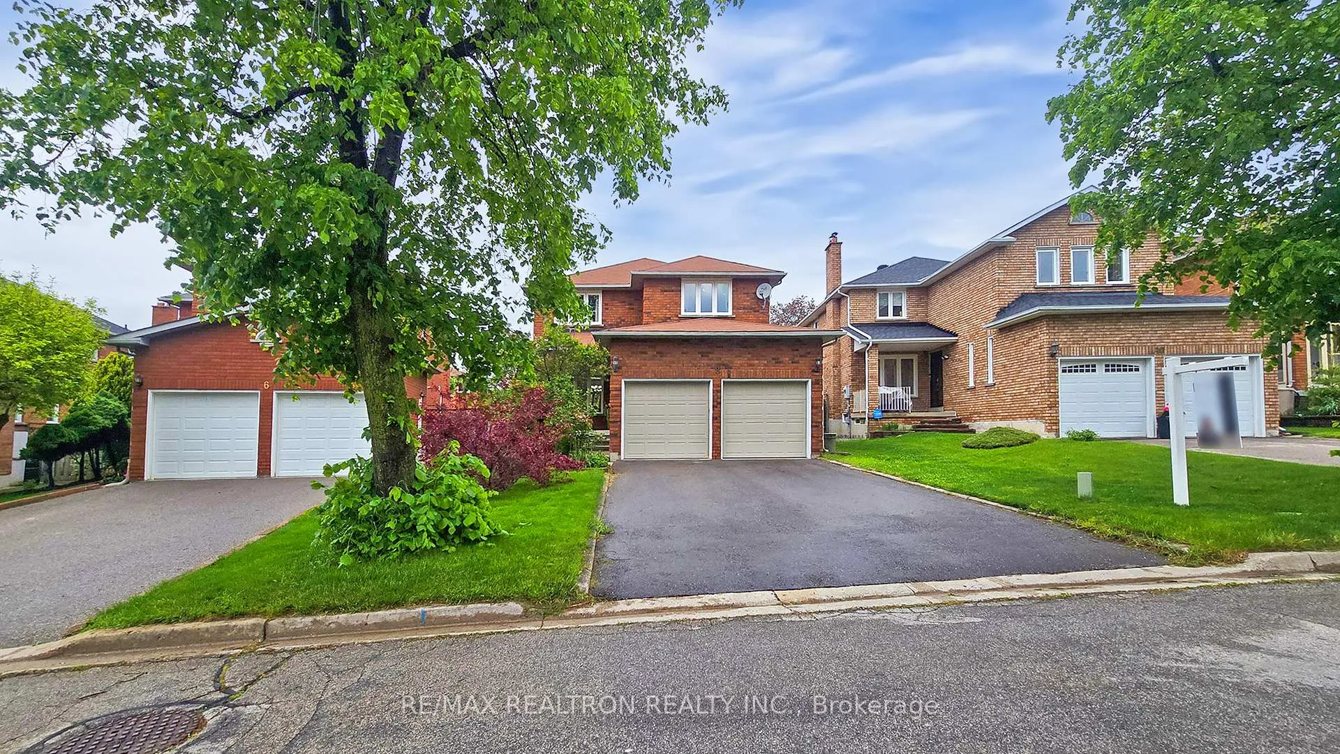 Photo 1 of 8 Muster Crescent, Markham, Buttonville — HOMEH