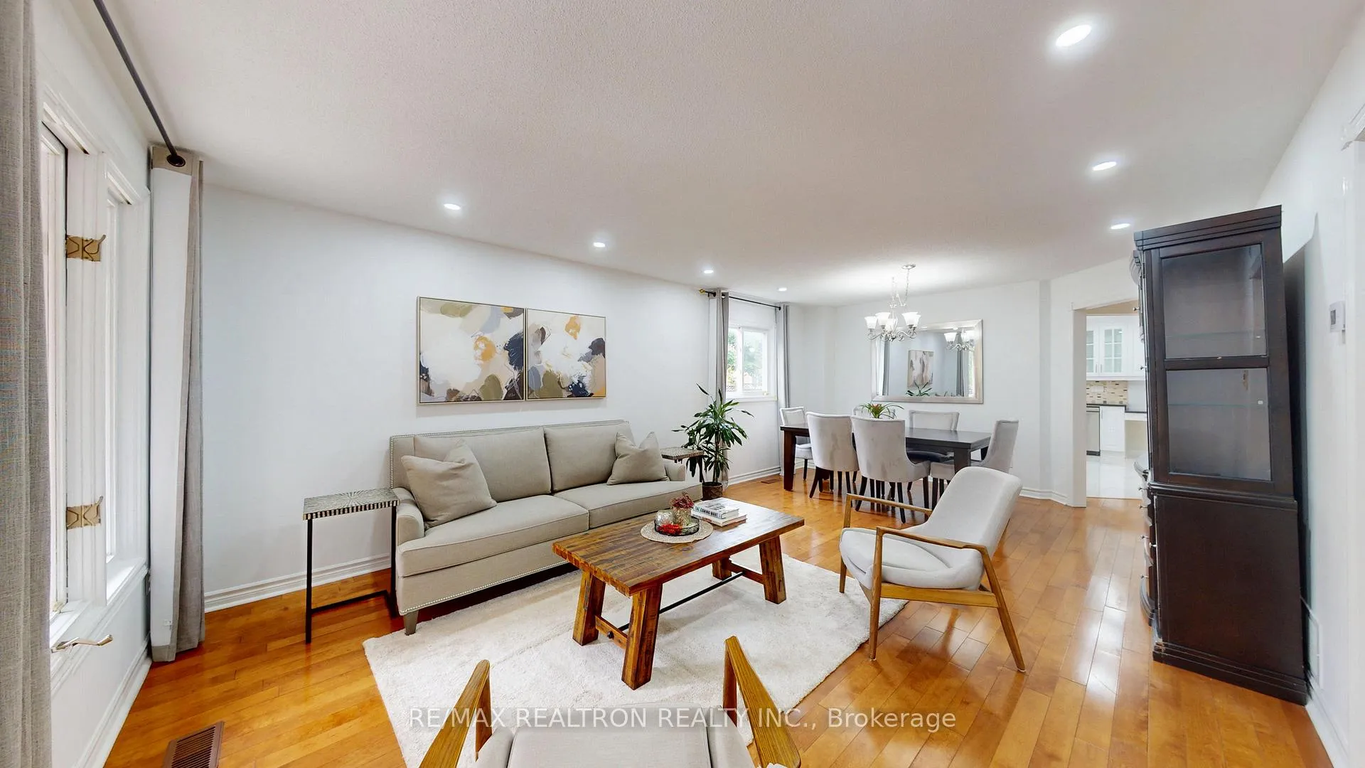 Photo 2 of 8 Muster Crescent, Markham, Buttonville — HOMEH