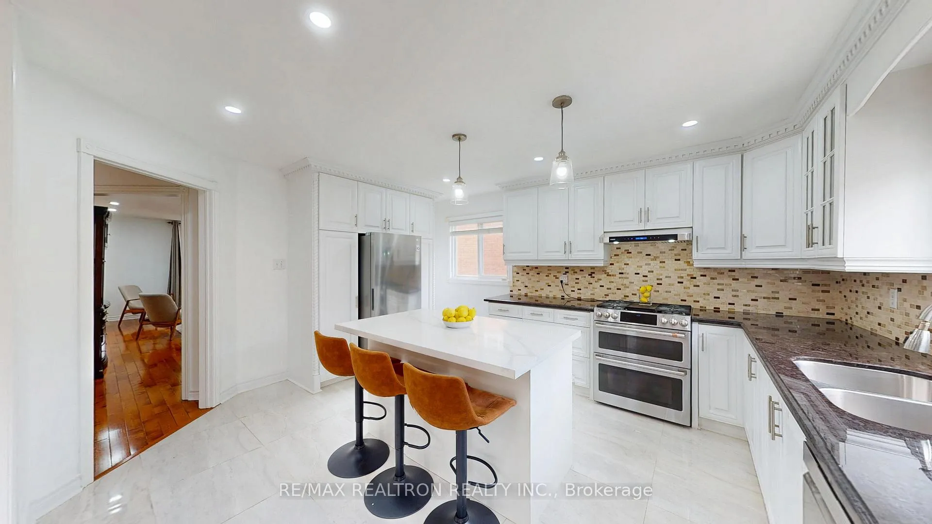 Photo 5 of 8 Muster Crescent, Markham, Buttonville — HOMEH
