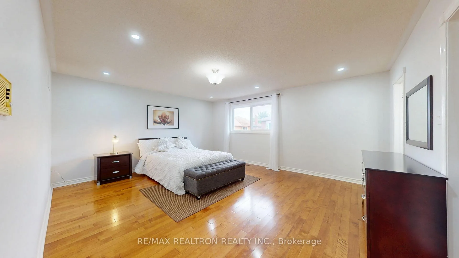 Photo 7 of 8 Muster Crescent, Markham, Buttonville — HOMEH