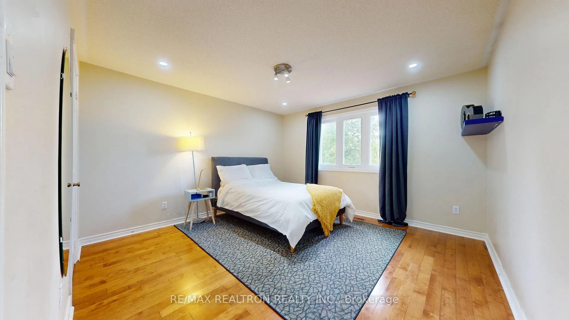 Photo 8 of 8 Muster Crescent, Markham, Buttonville — HOMEH