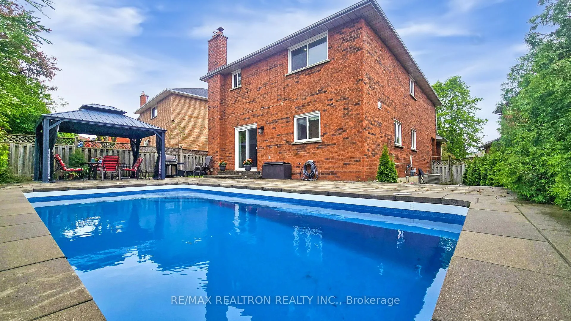 Photo 11 of 8 Muster Crescent, Markham, Buttonville — HOMEH