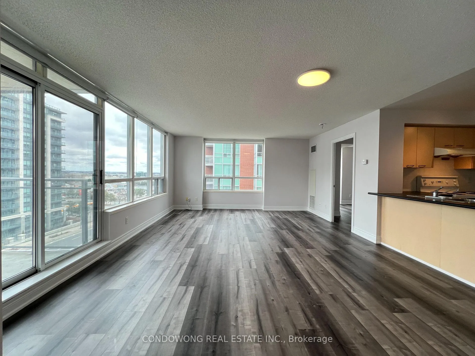 Front of Unit 918, 48 Suncrest Boulevard