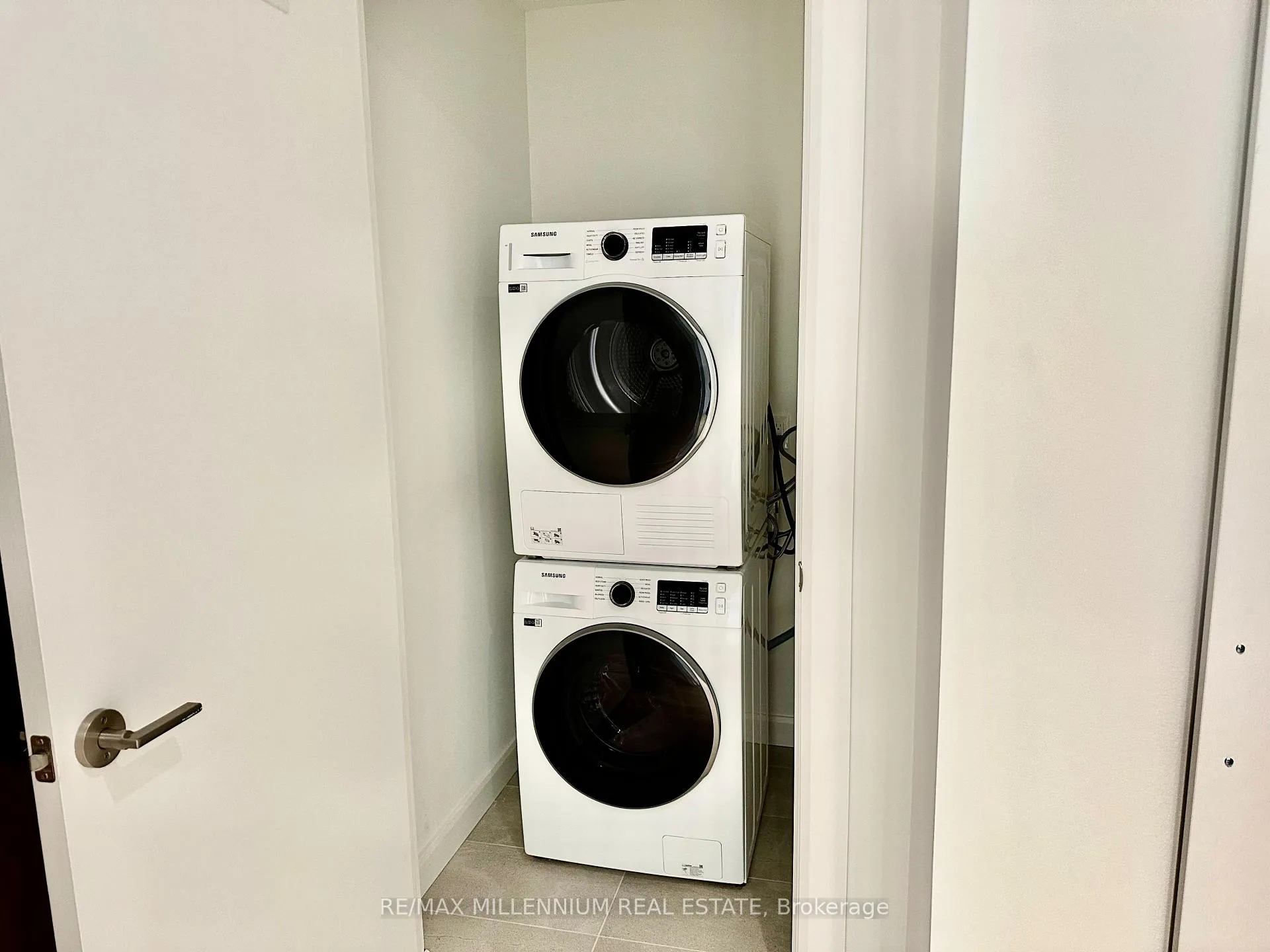 Photo 10 of Unit 907, 741 King Street W, Kitchener, Uptown Waterloo/Westmount — HOMEH