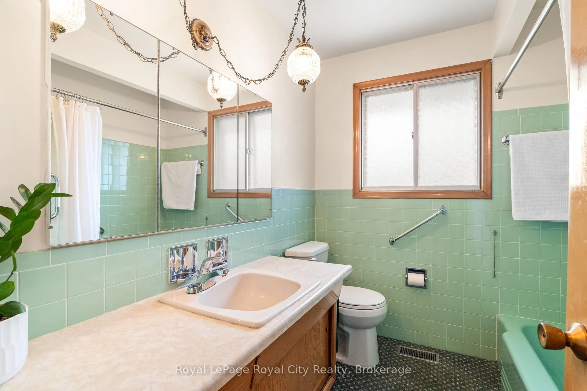 Photo 24 of 29 Terry Boulevard, Guelph, General Hospital — HOMEH