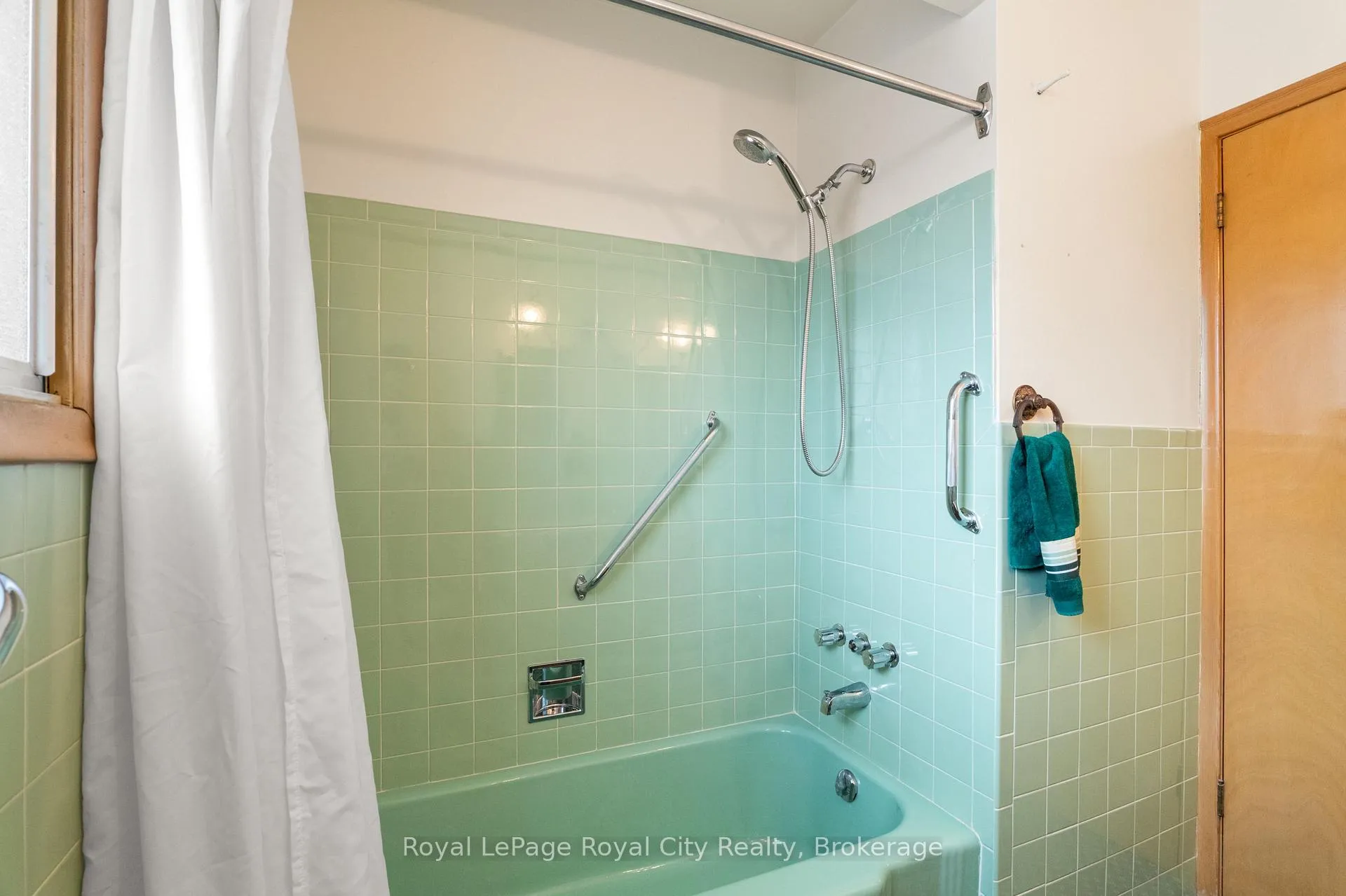 Photo 25 of 29 Terry Boulevard, Guelph, General Hospital — HOMEH