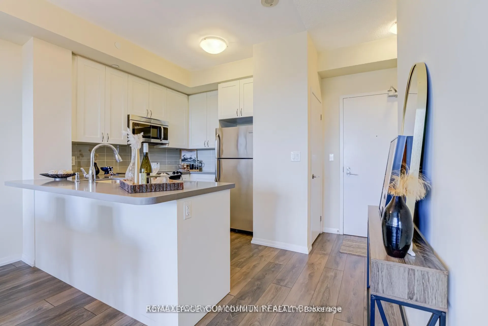 Photo 3 of Unit 222, 540 Bur Oak Avenue, Markham, Berczy — HOMEH