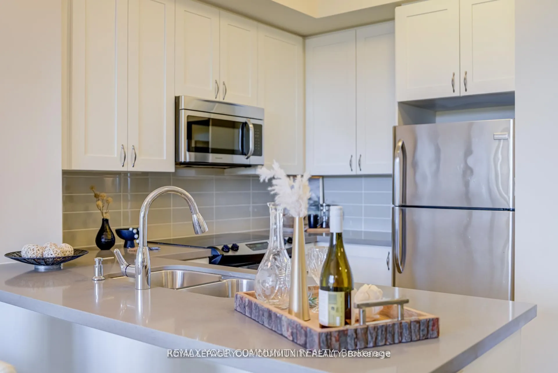 Photo 4 of Unit 222, 540 Bur Oak Avenue, Markham, Berczy — HOMEH