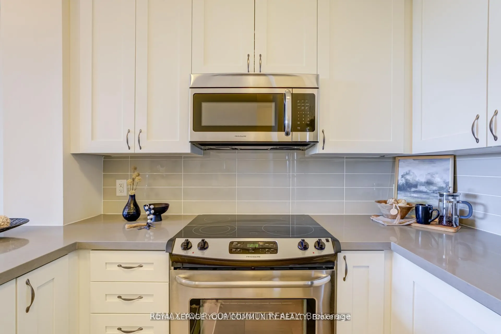 Photo 6 of Unit 222, 540 Bur Oak Avenue, Markham, Berczy — HOMEH
