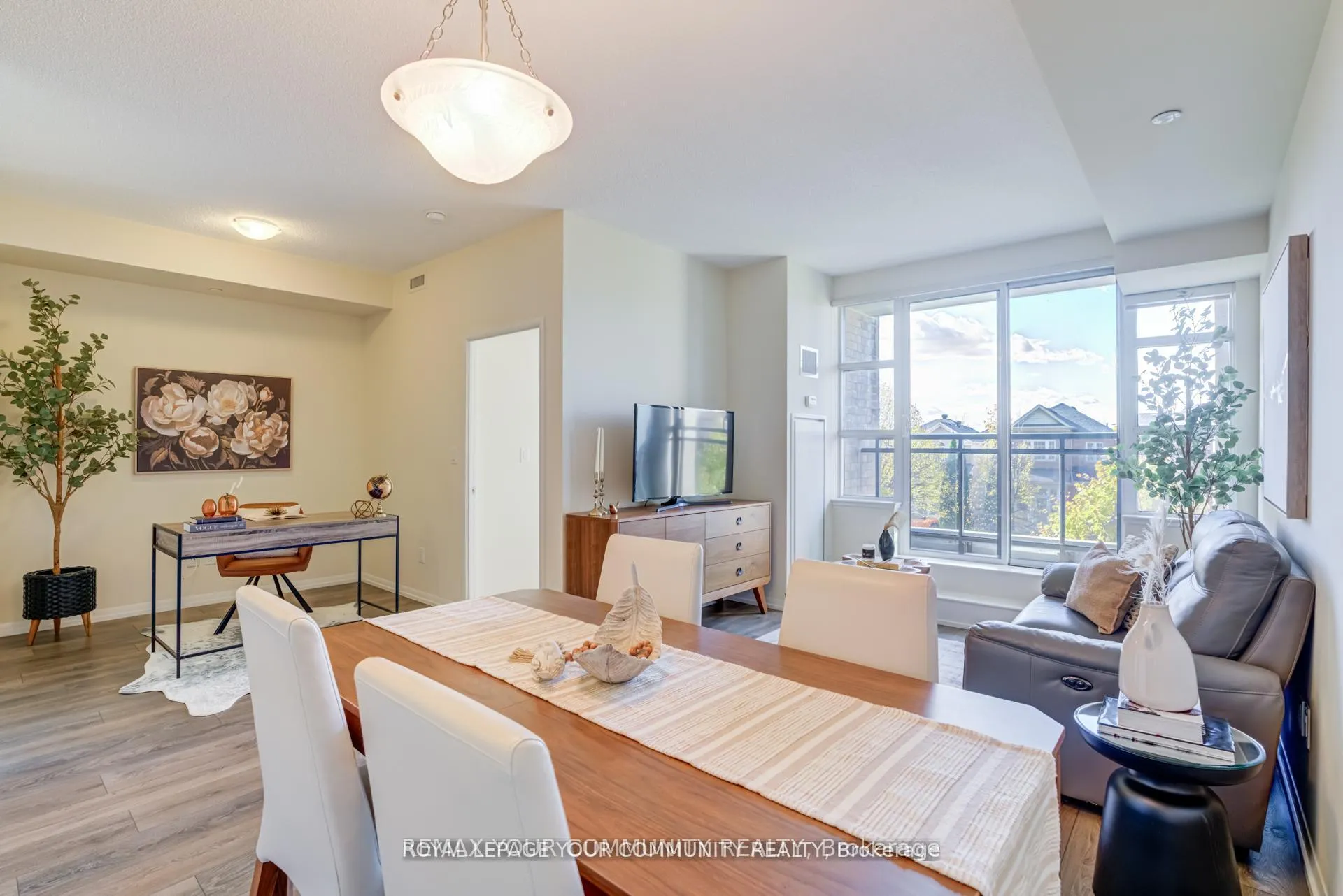 Photo 10 of Unit 222, 540 Bur Oak Avenue, Markham, Berczy — HOMEH