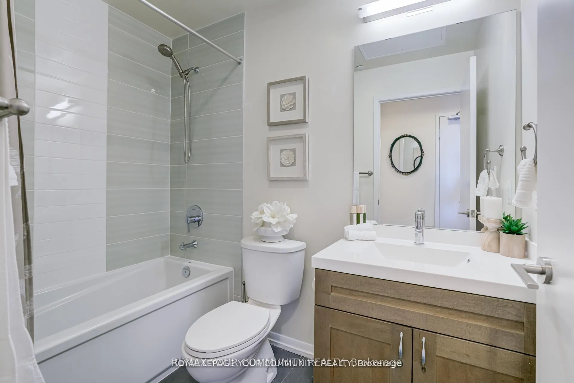Photo 16 of Unit 222, 540 Bur Oak Avenue, Markham, Berczy — HOMEH
