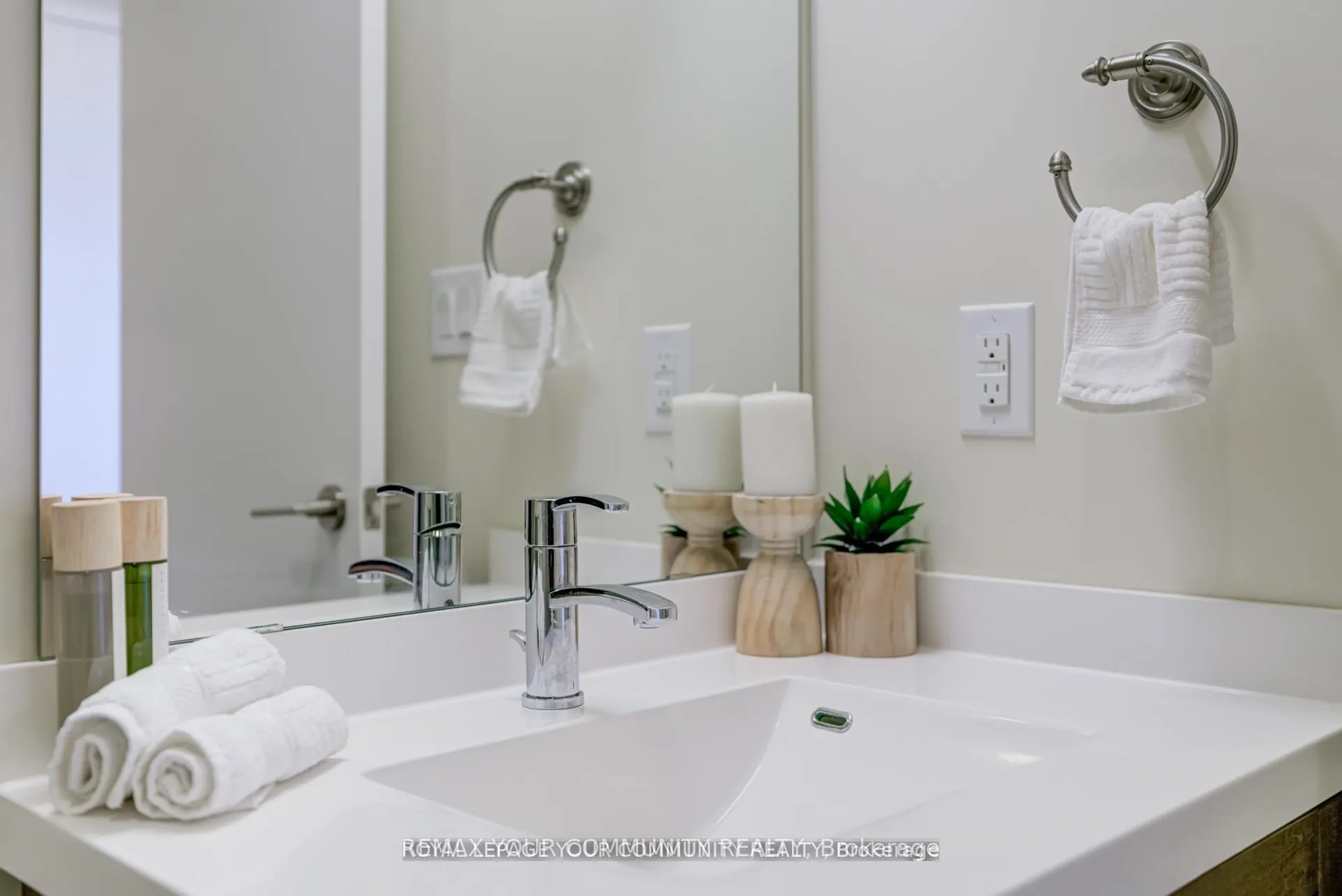 Photo 17 of Unit 222, 540 Bur Oak Avenue, Markham, Berczy — HOMEH