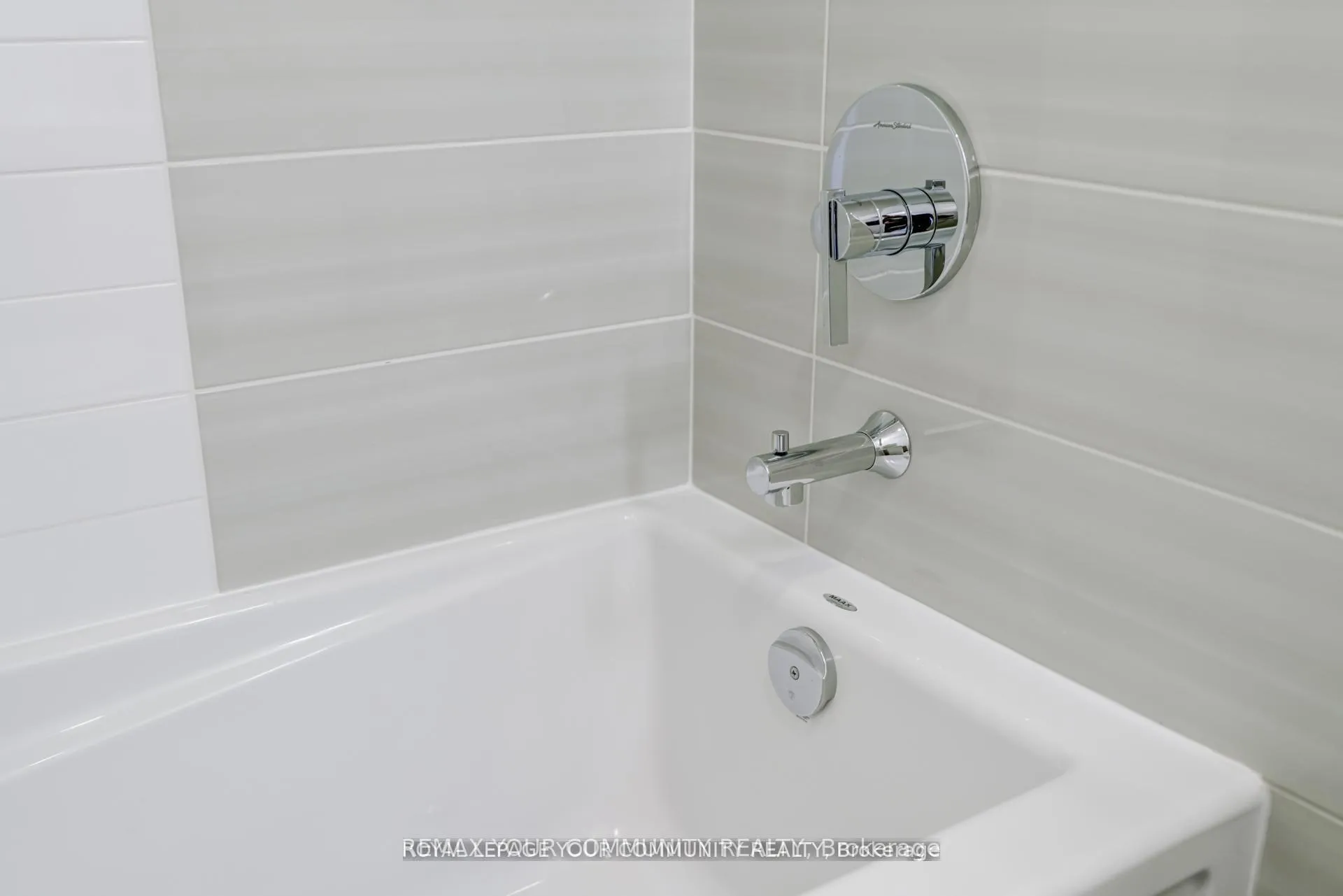 Photo 18 of Unit 222, 540 Bur Oak Avenue, Markham, Berczy — HOMEH