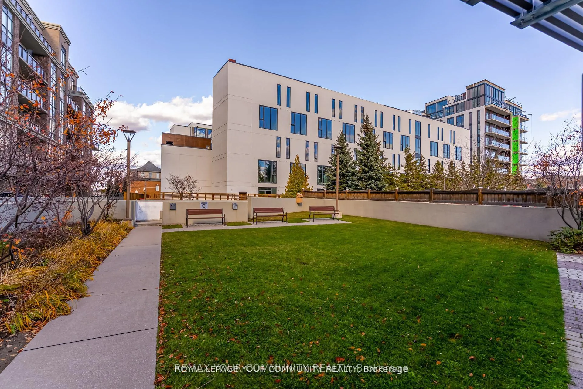 Photo 23 of Unit 222, 540 Bur Oak Avenue, Markham, Berczy — HOMEH