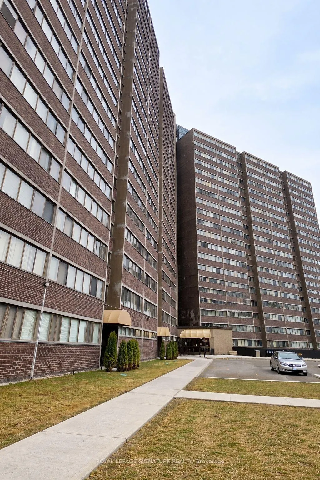 Photo 2 of Unit 705, 11 Wincott Drive, Etobicoke, Kingsview Village-The Westway — HOMEH