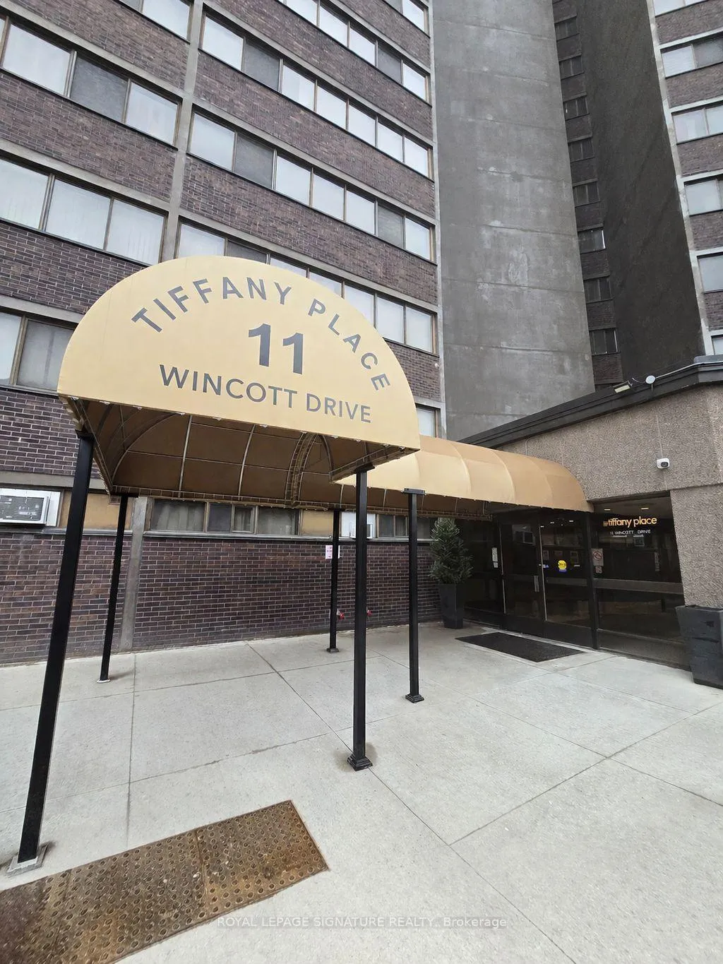 Photo 3 of Unit 705, 11 Wincott Drive, Etobicoke, Kingsview Village-The Westway — HOMEH