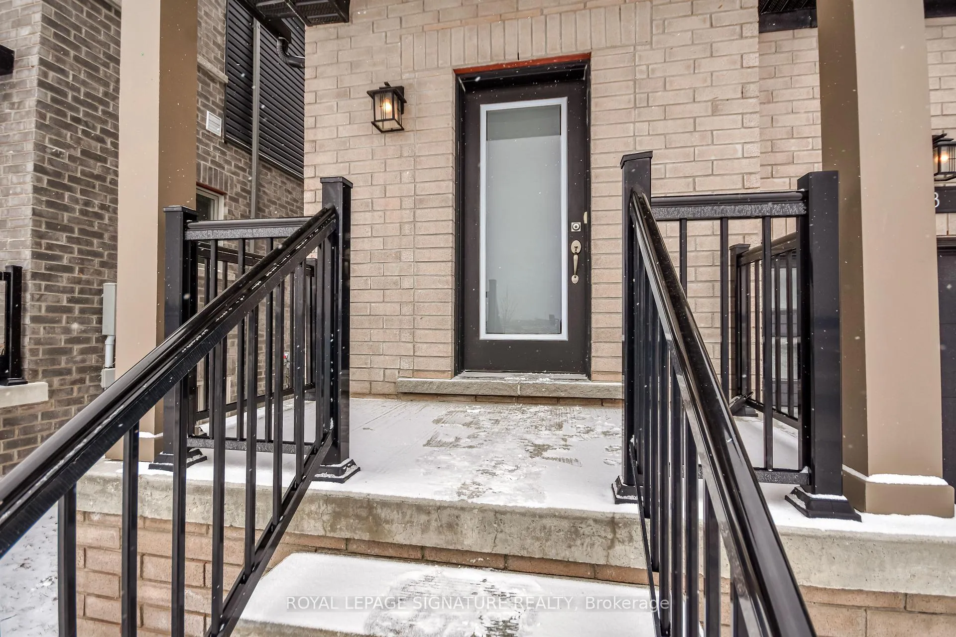 Photo 3 of 23 Turnberry Lane, Barrie, Painswick South — HOMEH