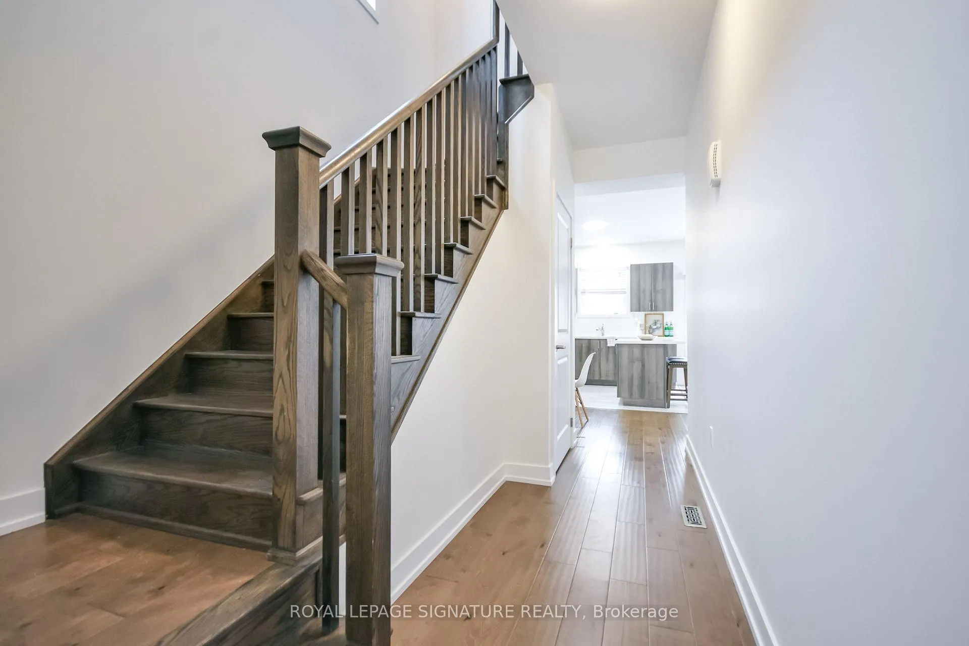 Photo 6 of 23 Turnberry Lane, Barrie, Painswick South — HOMEH