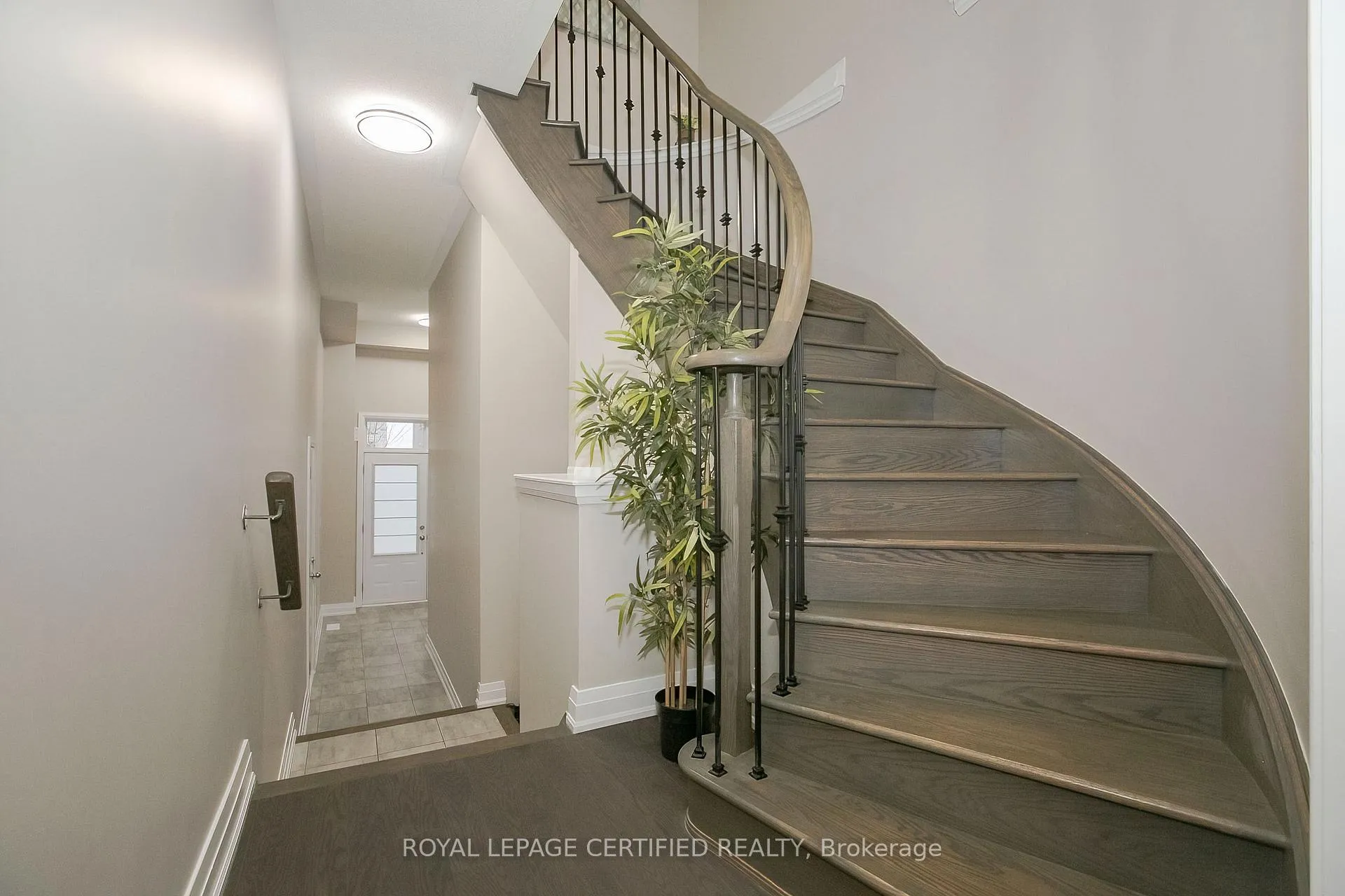 Photo 5 of 32 Dalbeattie Drive, Brampton, Bram West — HOMEH