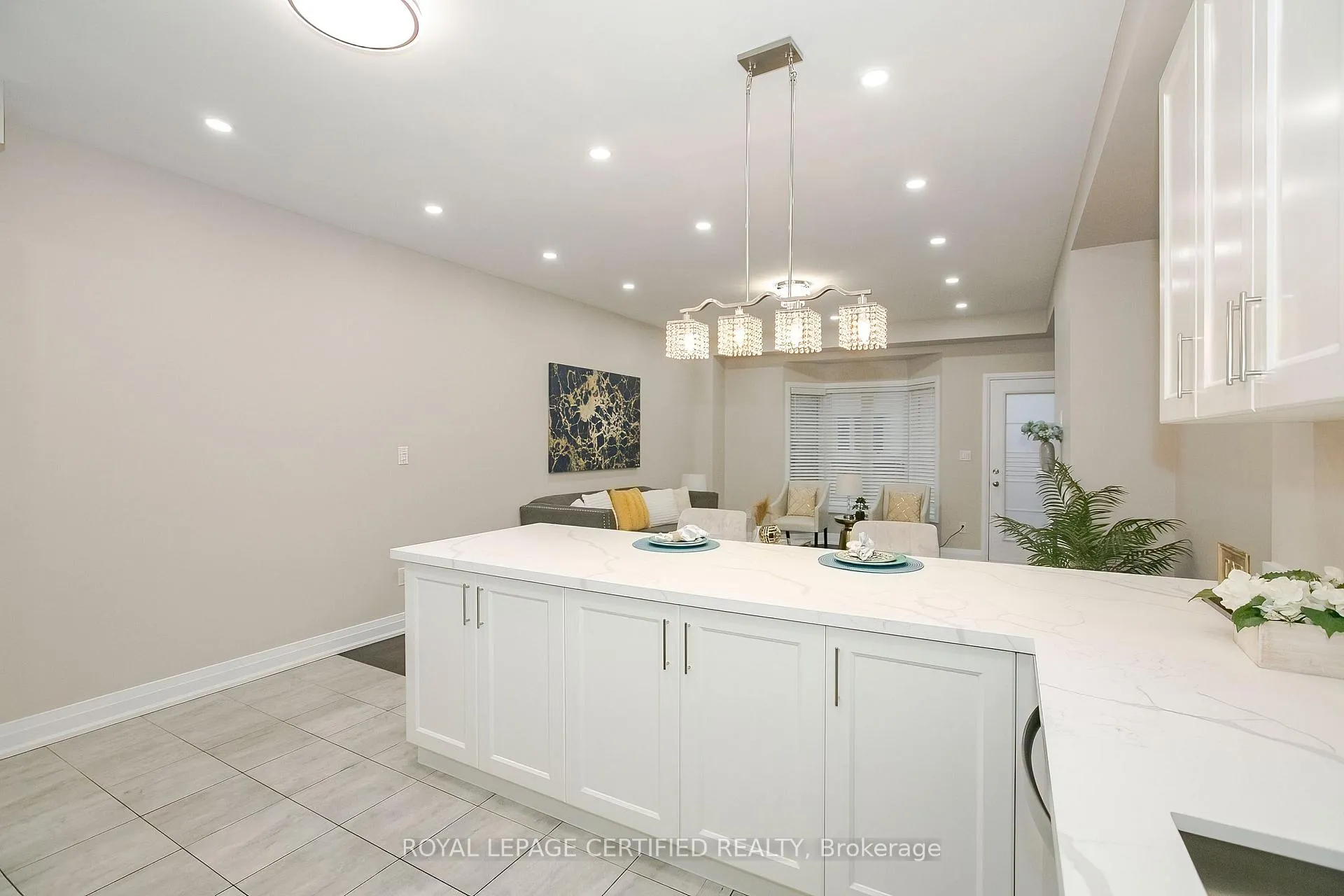 Photo 13 of 32 Dalbeattie Drive, Brampton, Bram West — HOMEH