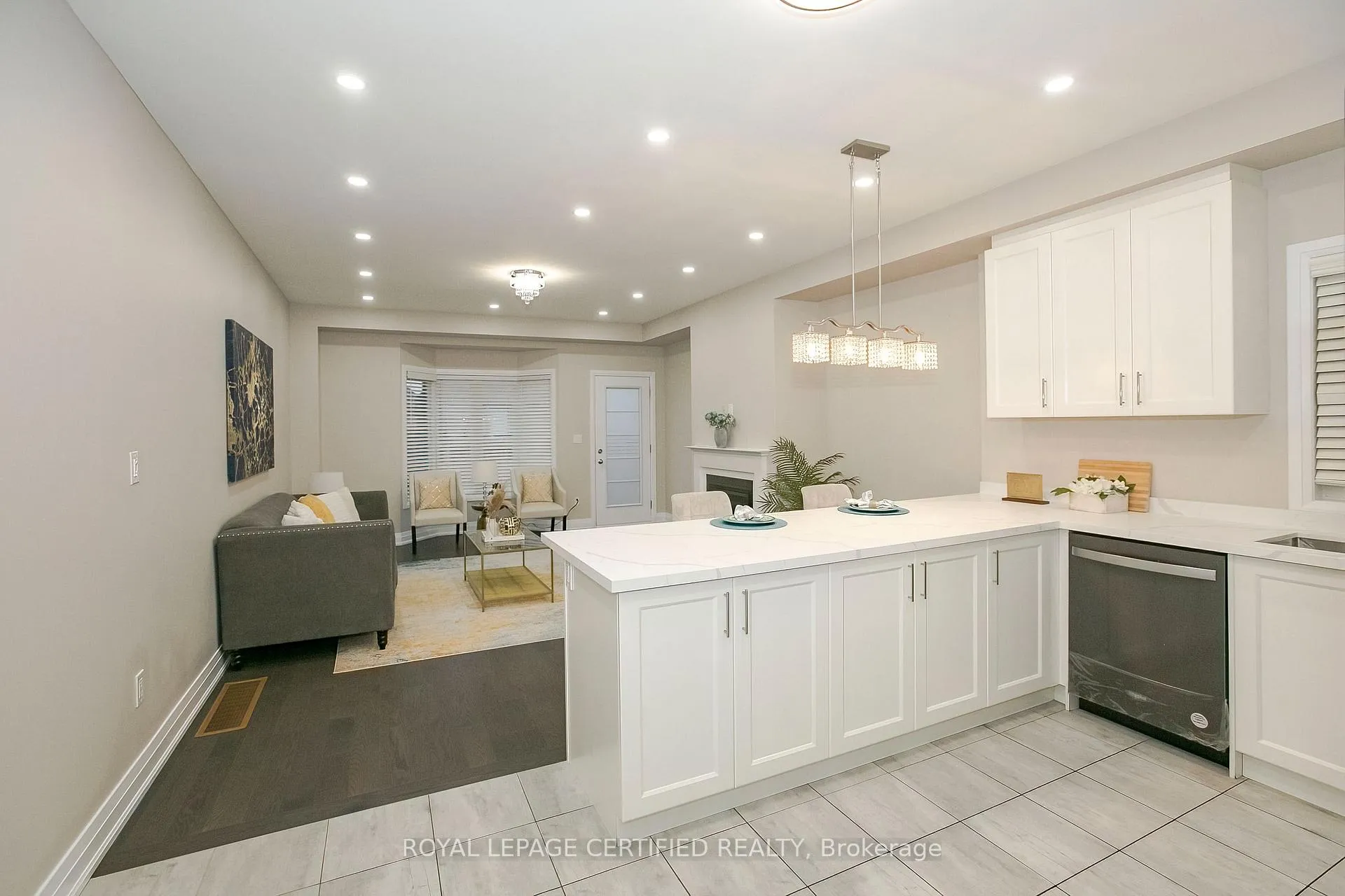 Photo 14 of 32 Dalbeattie Drive, Brampton, Bram West — HOMEH