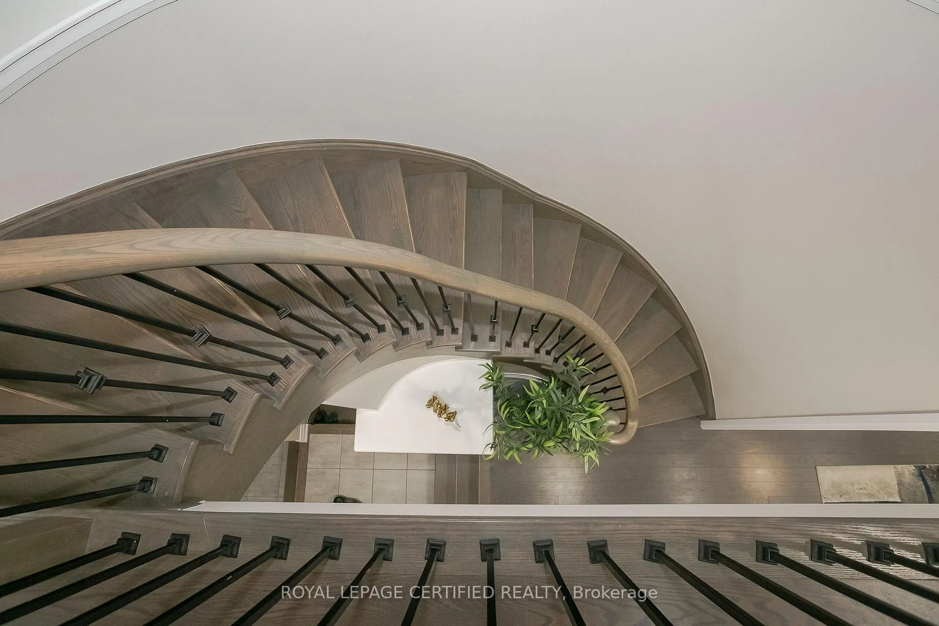 Photo 17 of 32 Dalbeattie Drive, Brampton, Bram West — HOMEH