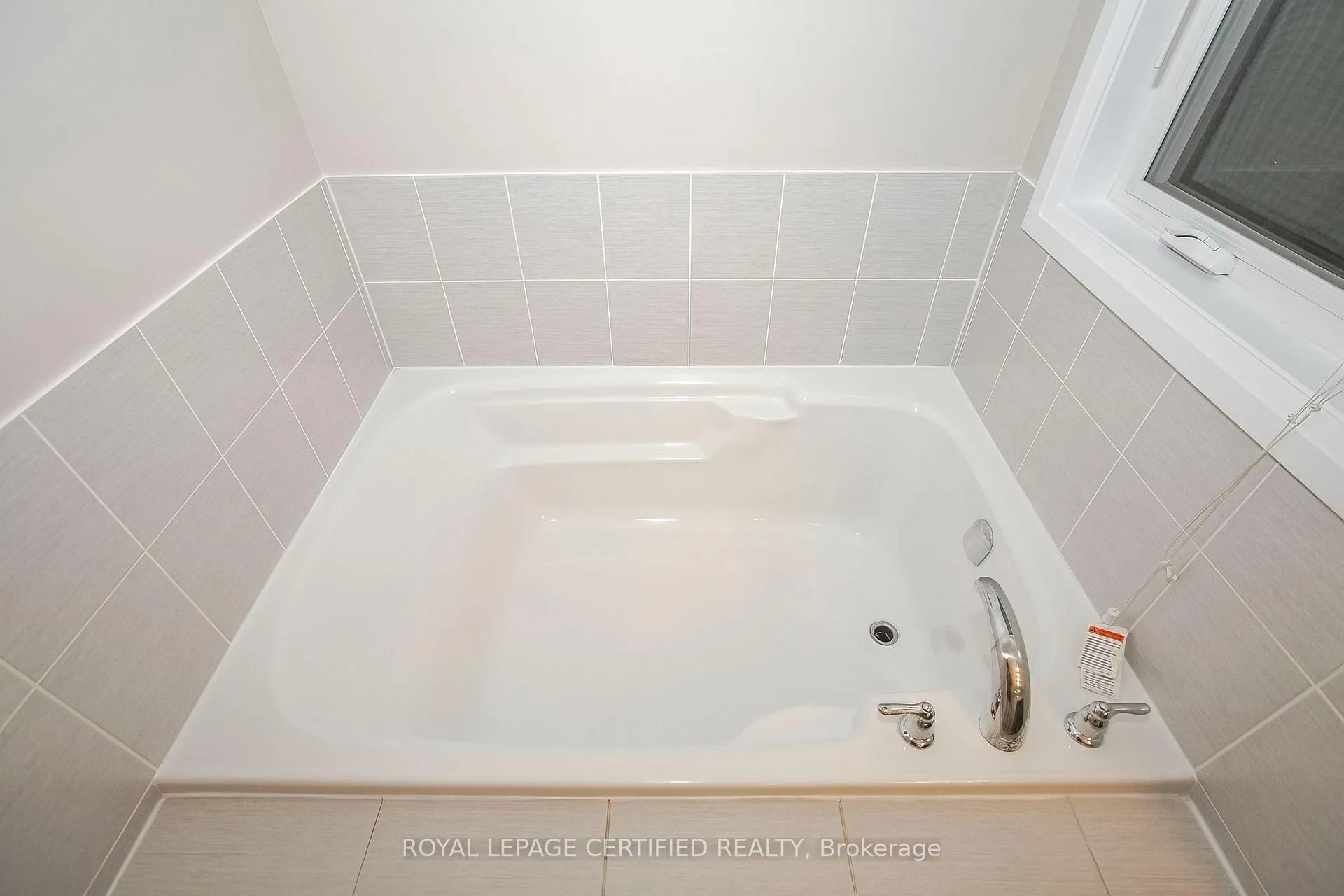 Photo 23 of 32 Dalbeattie Drive, Brampton, Bram West — HOMEH