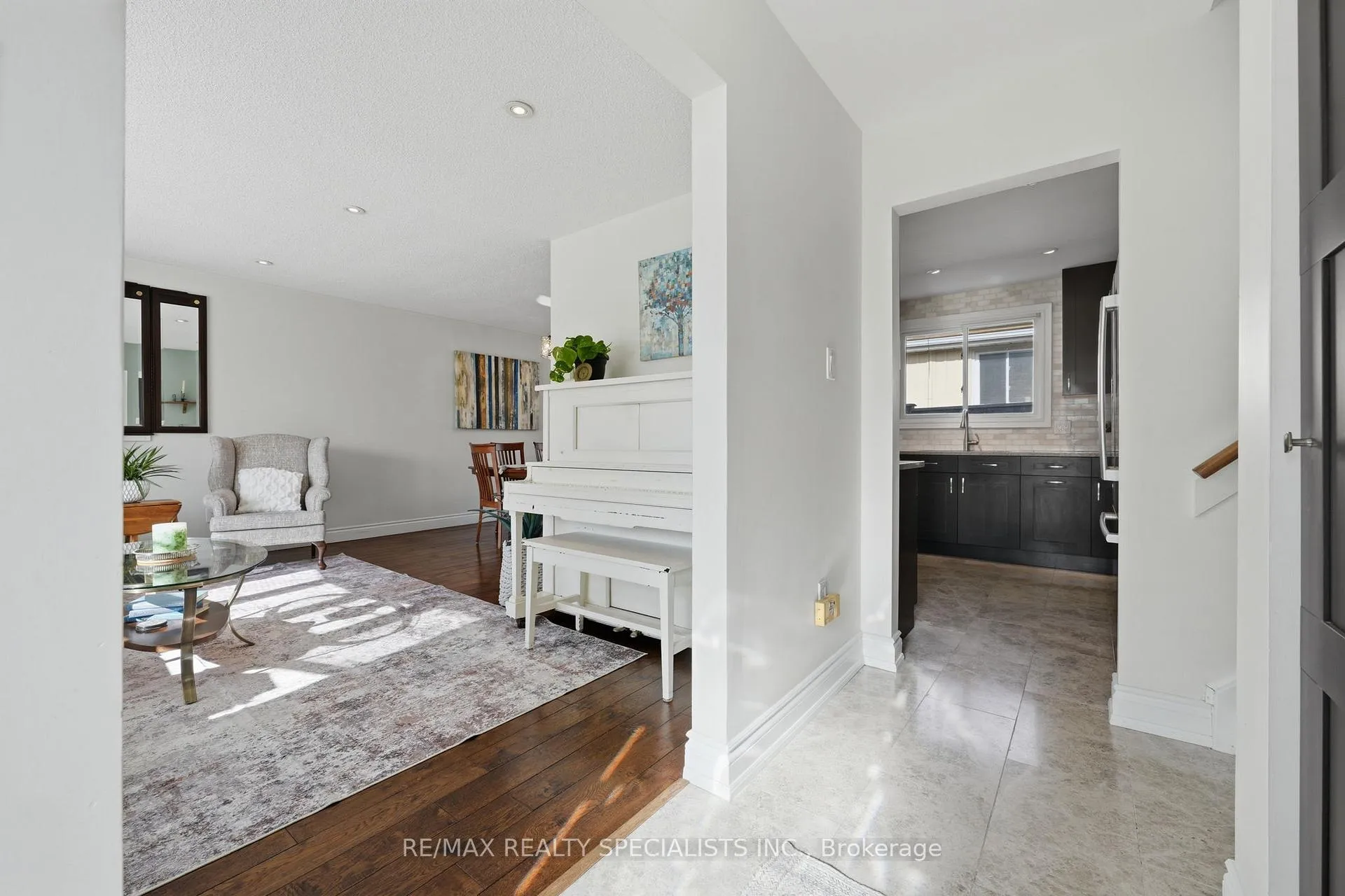 Photo 6 of 4 Uplands Court, Halton Hills, Georgetown — HOMEH