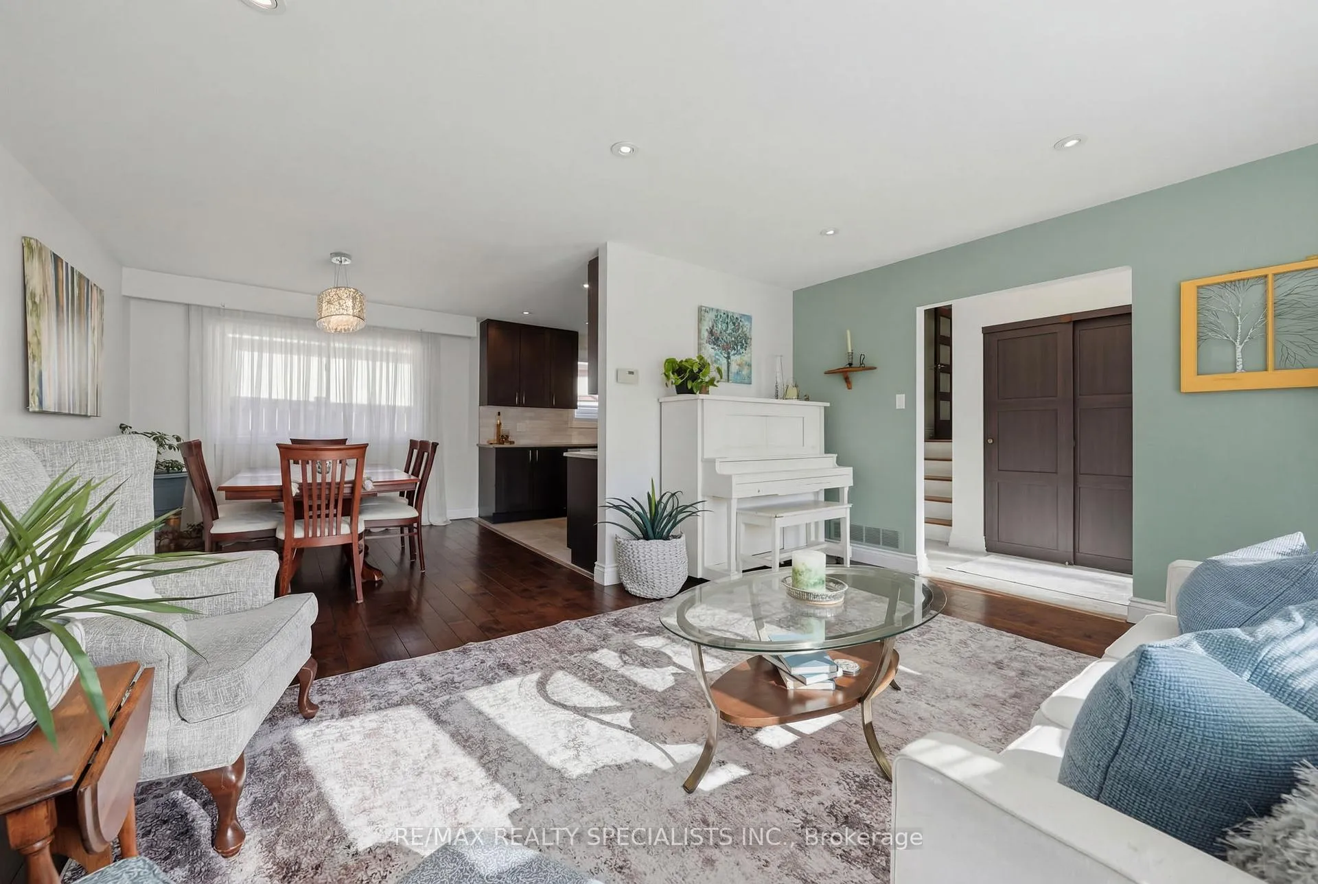 Photo 9 of 4 Uplands Court, Halton Hills, Georgetown — HOMEH