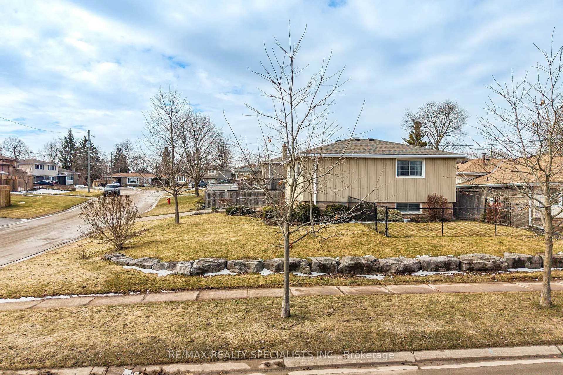 Photo 42 of 4 Uplands Court, Halton Hills, Georgetown — HOMEH