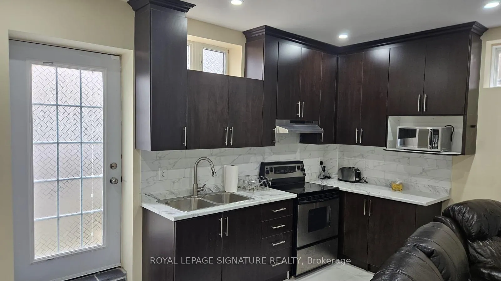 Photo 3 of 14 Vetch Street, Brampton, Bram West — HOMEH