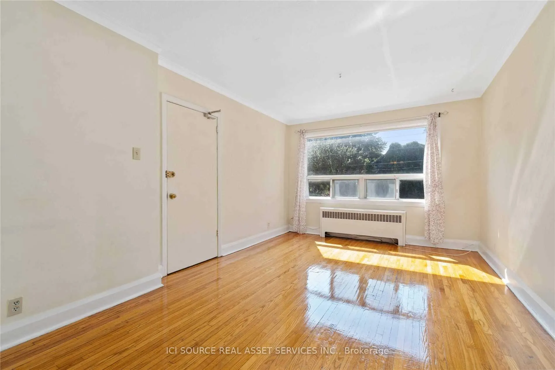 Photo 4 of Unit 2, 116 Eastwood Road, Toronto, Woodbine Corridor — HOMEH