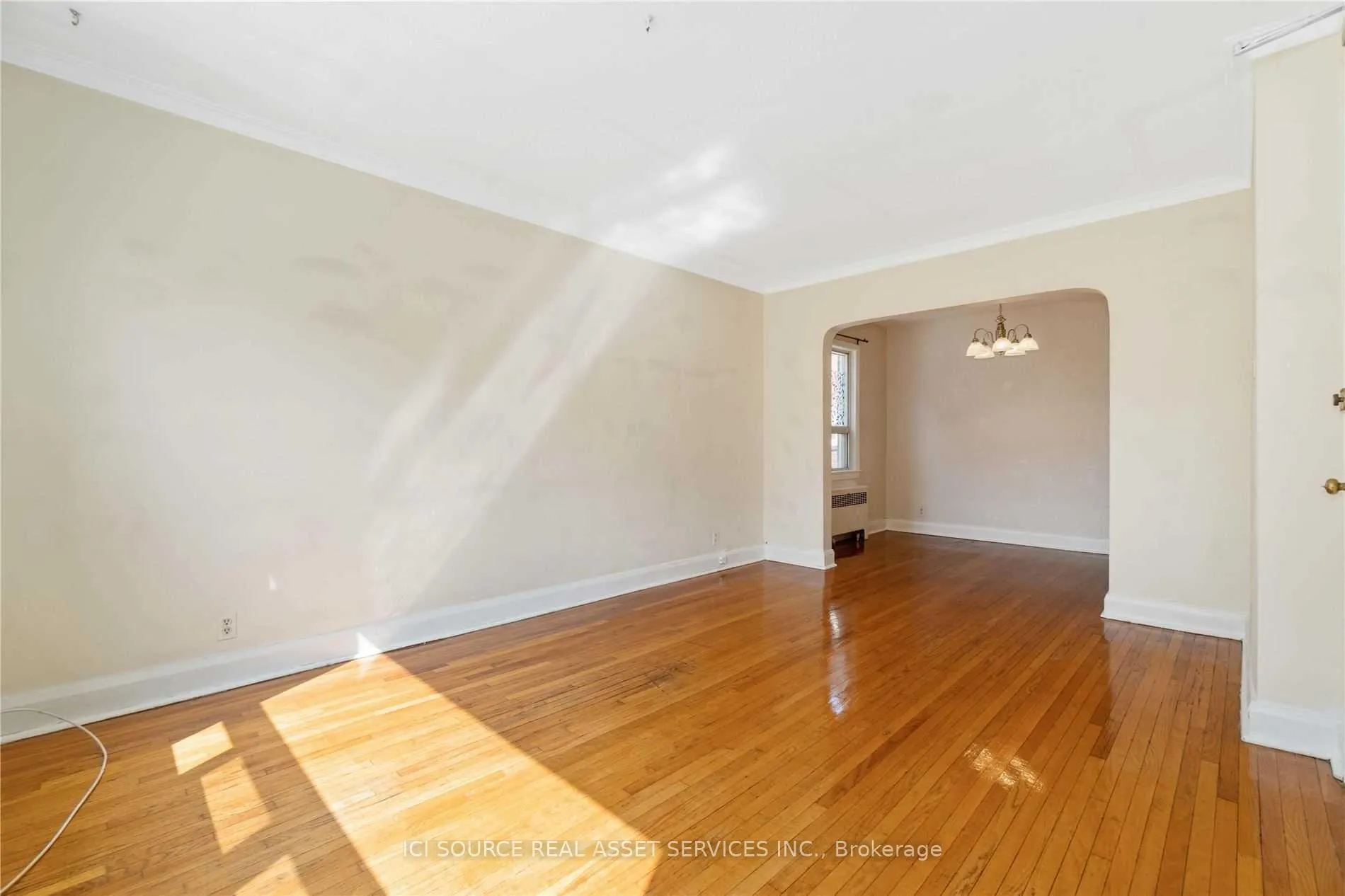 Photo 5 of Unit 2, 116 Eastwood Road, Toronto, Woodbine Corridor — HOMEH