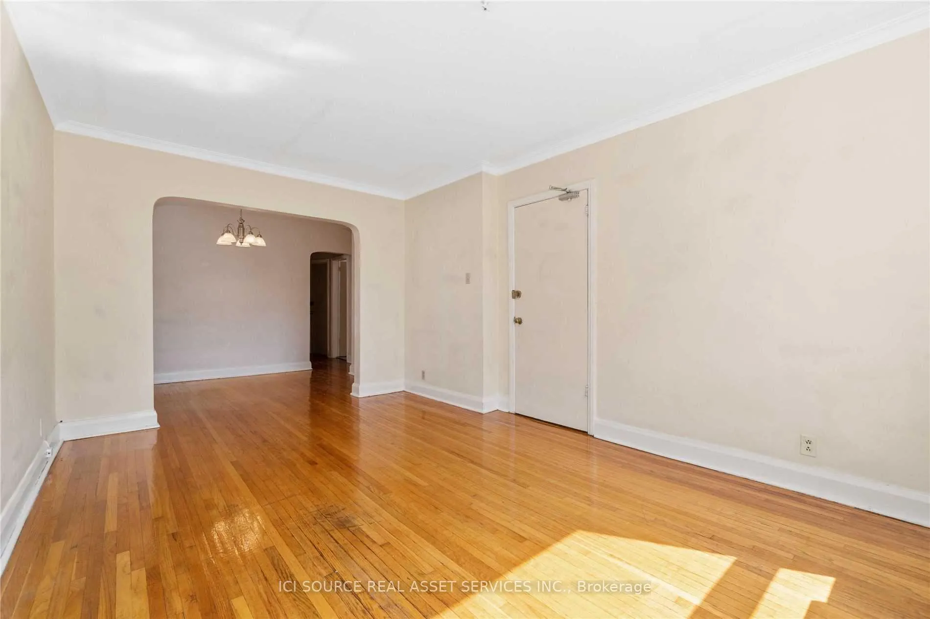 Photo 6 of Unit 2, 116 Eastwood Road, Toronto, Woodbine Corridor — HOMEH