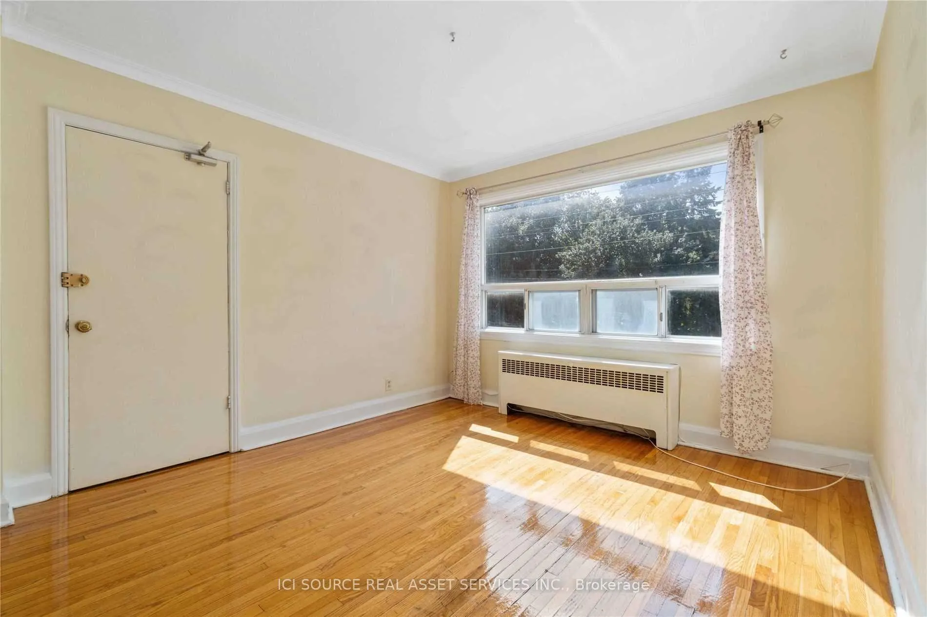 Photo 7 of Unit 2, 116 Eastwood Road, Toronto, Woodbine Corridor — HOMEH
