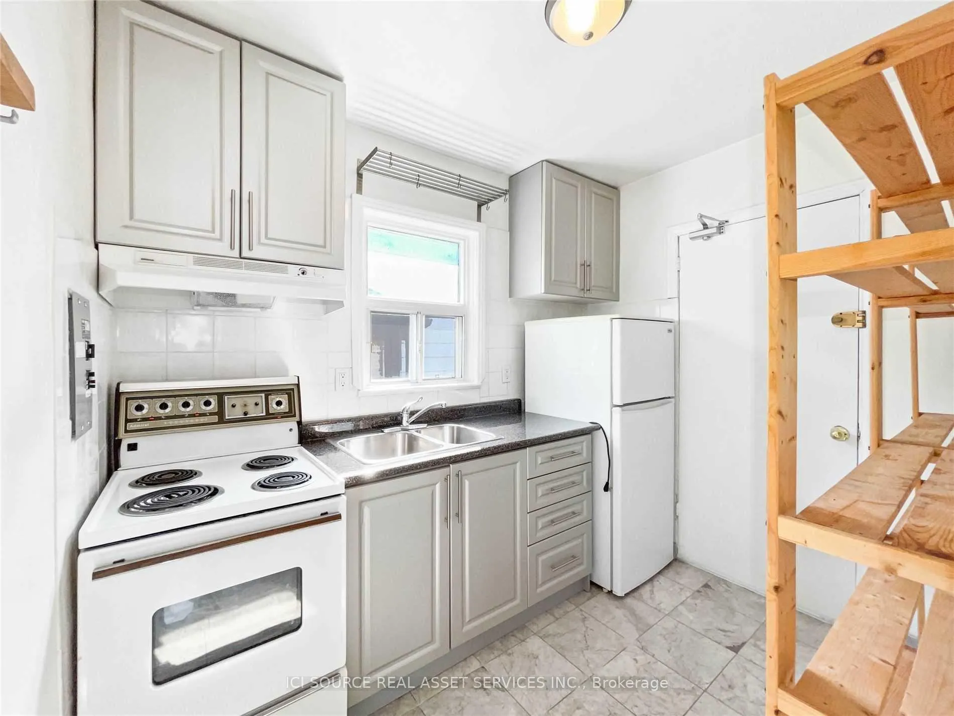 Photo 15 of Unit 2, 116 Eastwood Road, Toronto, Woodbine Corridor — HOMEH