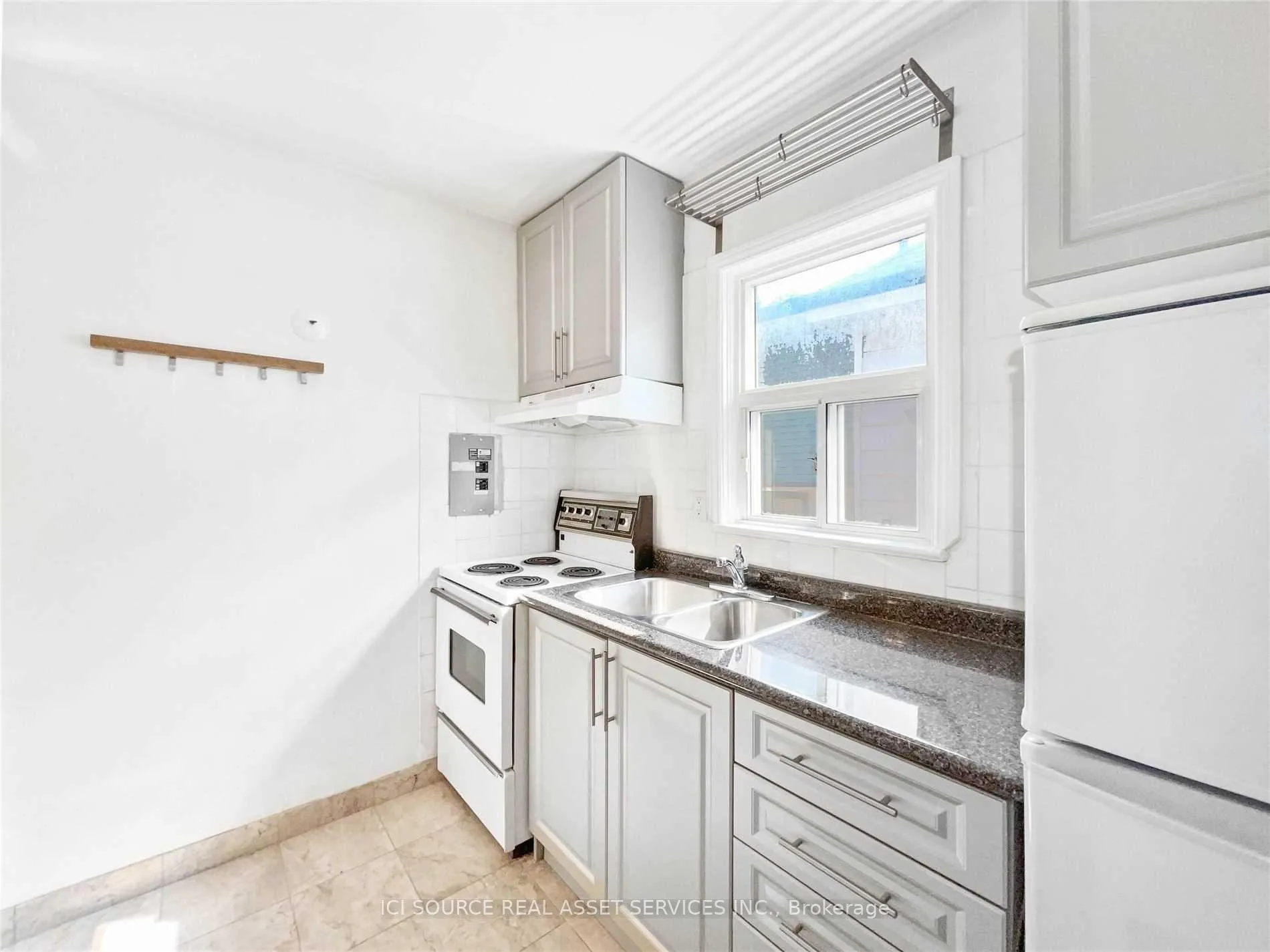 Photo 16 of Unit 2, 116 Eastwood Road, Toronto, Woodbine Corridor — HOMEH