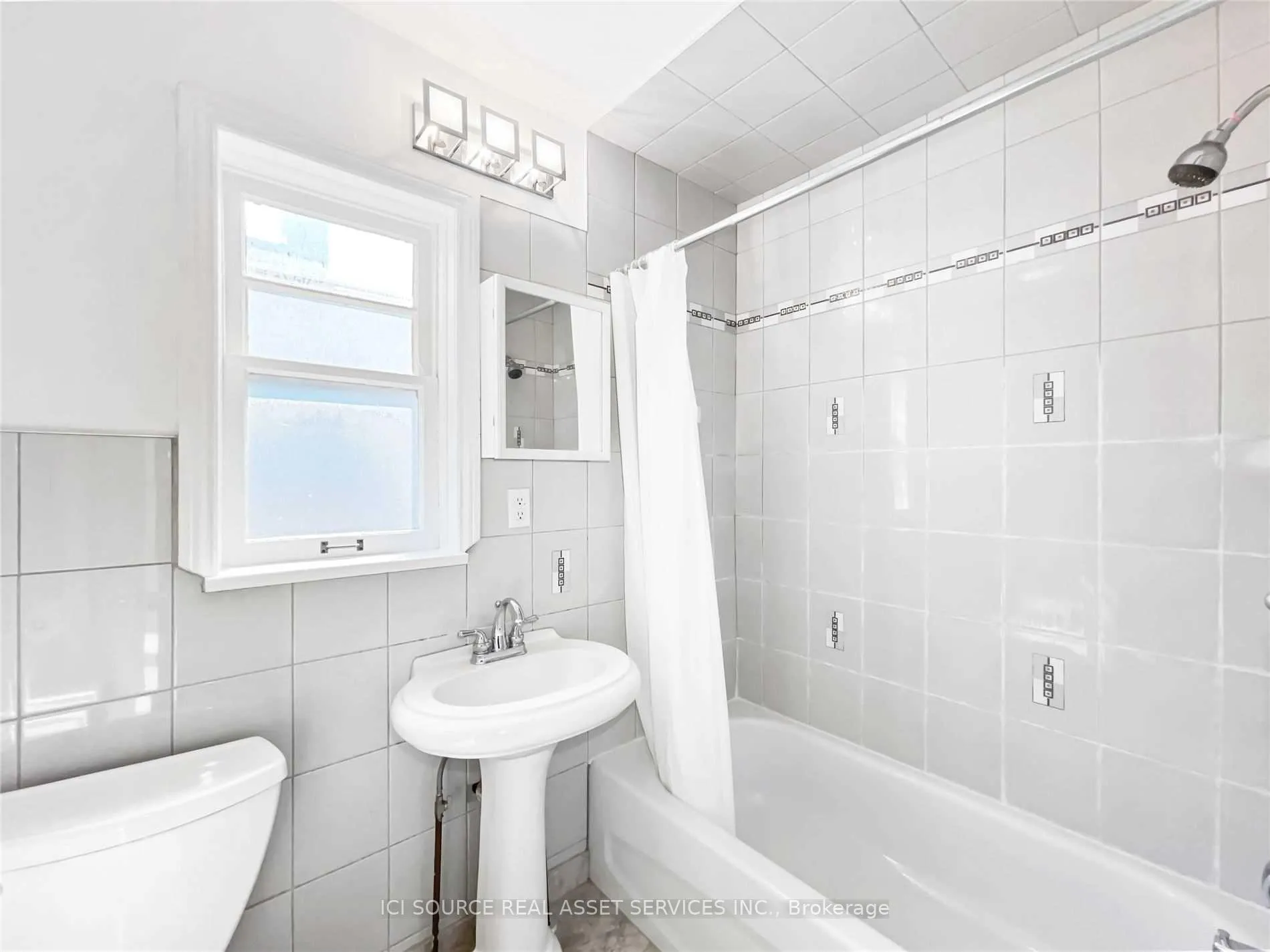 Photo 18 of Unit 2, 116 Eastwood Road, Toronto, Woodbine Corridor — HOMEH