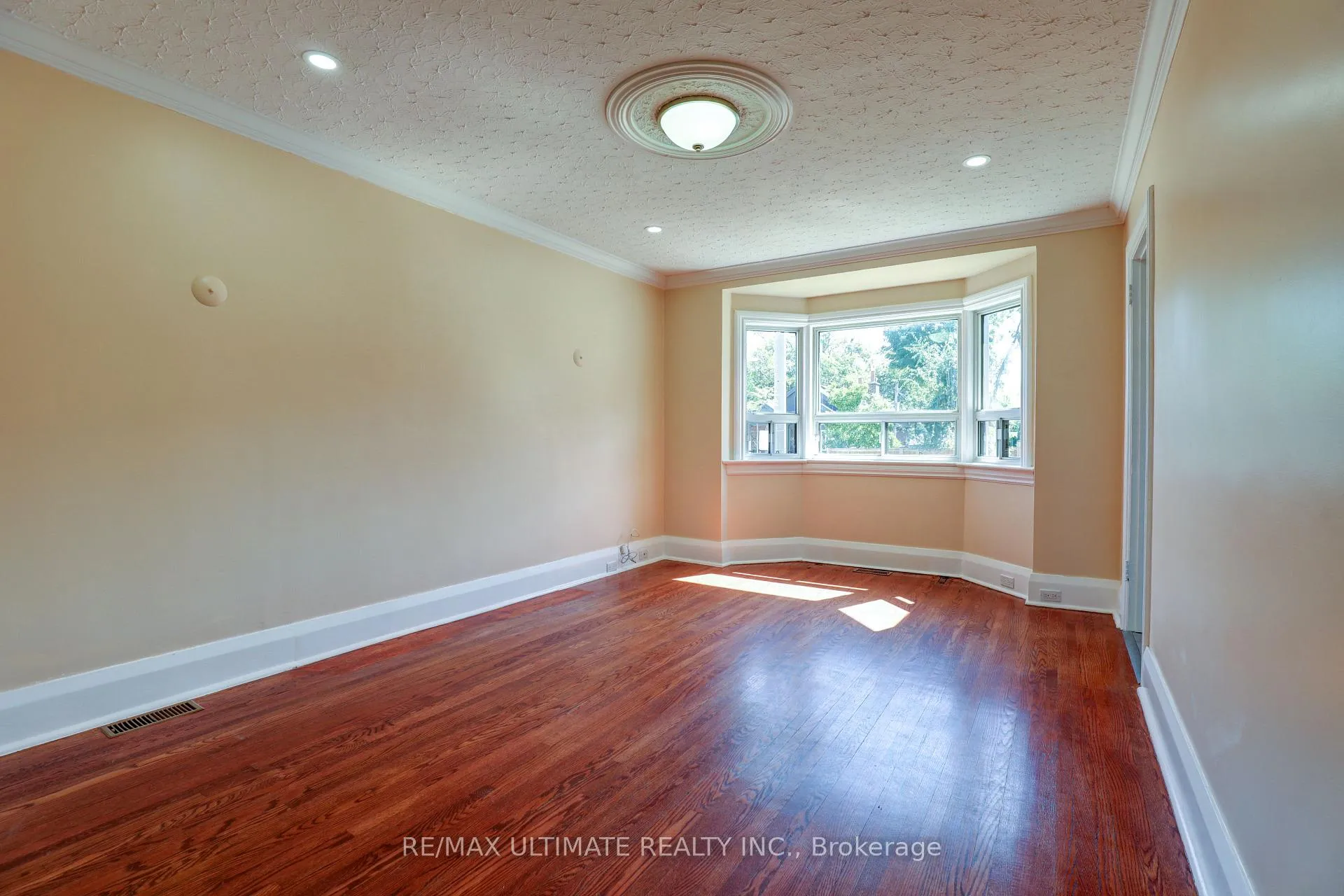 Photo 3 of 234 Floyd Avenue, Toronto, Danforth Village-East York — HOMEH