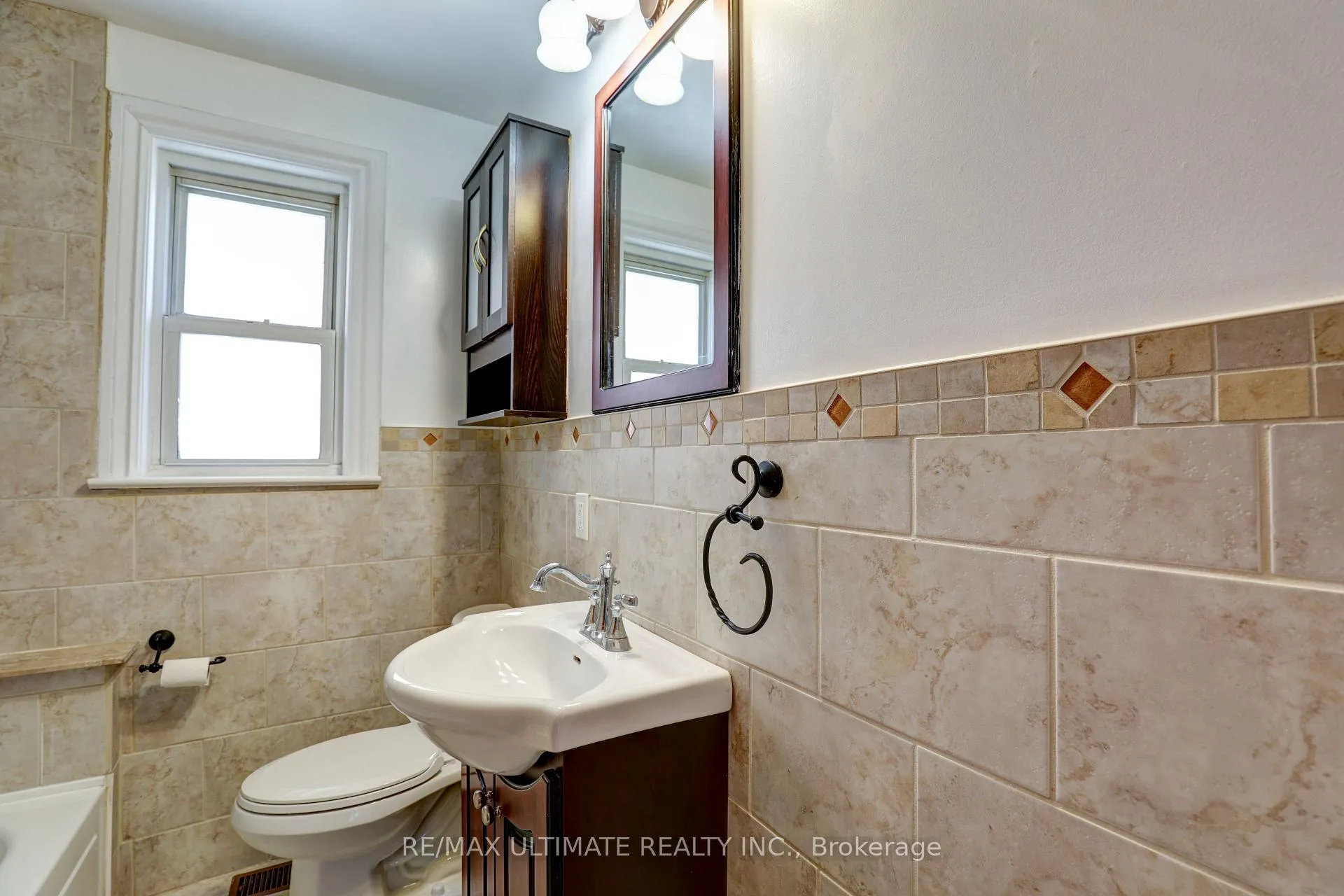 Photo 15 of 234 Floyd Avenue, Toronto, Danforth Village-East York — HOMEH