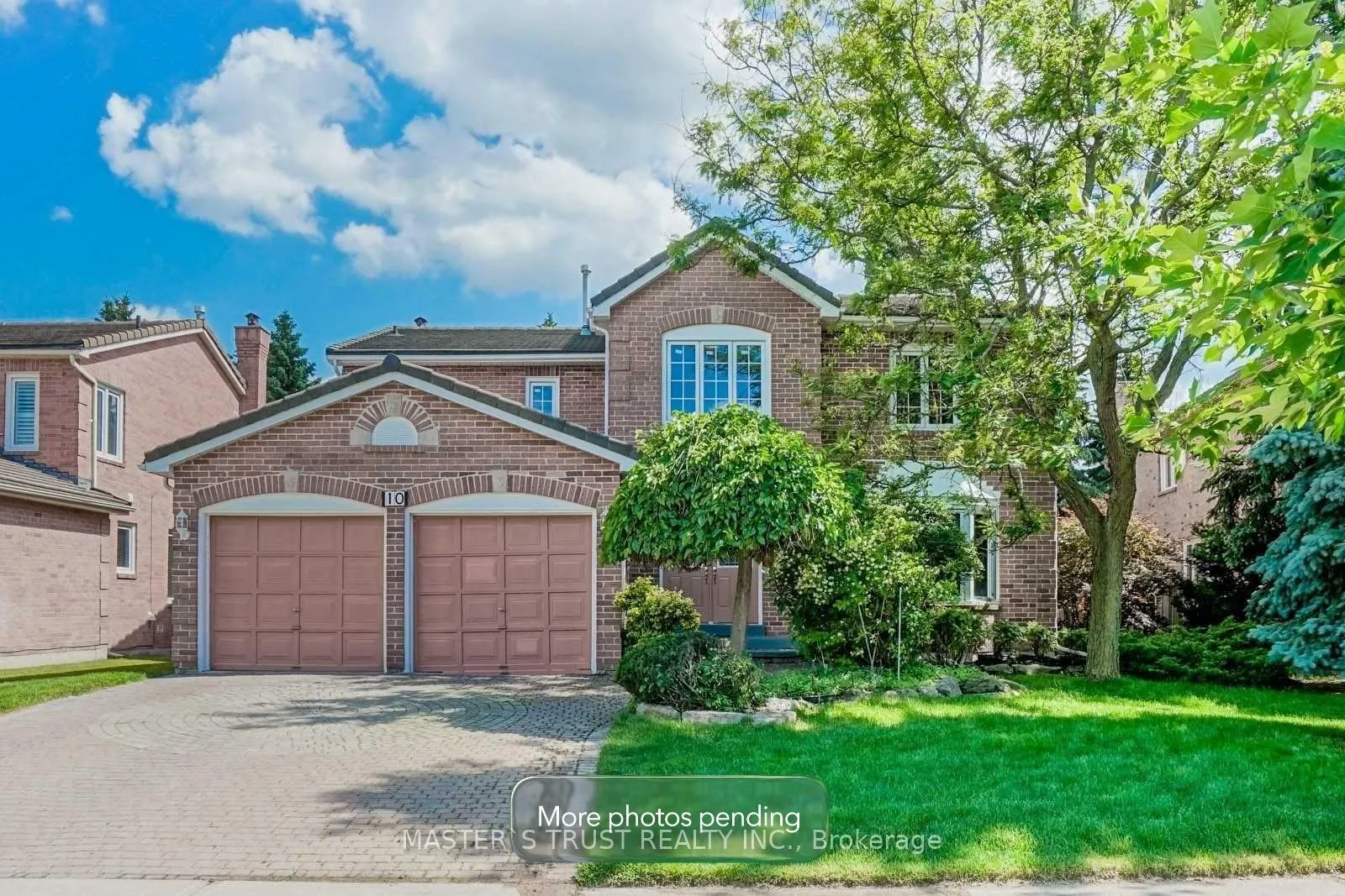Photo 2 of 10 Melchior Crescent, Markham, Buttonville — HOMEH