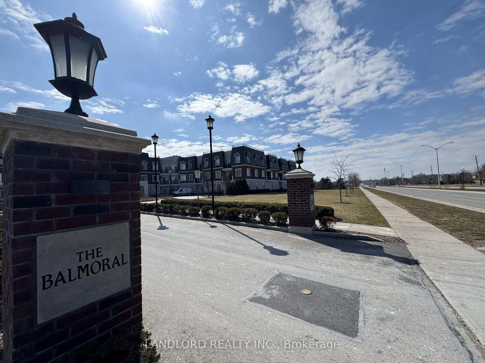 Photo 1 of Unit 312, 2300 Upper Middle Road W, Oakville, Glen Abbey — HOMEH