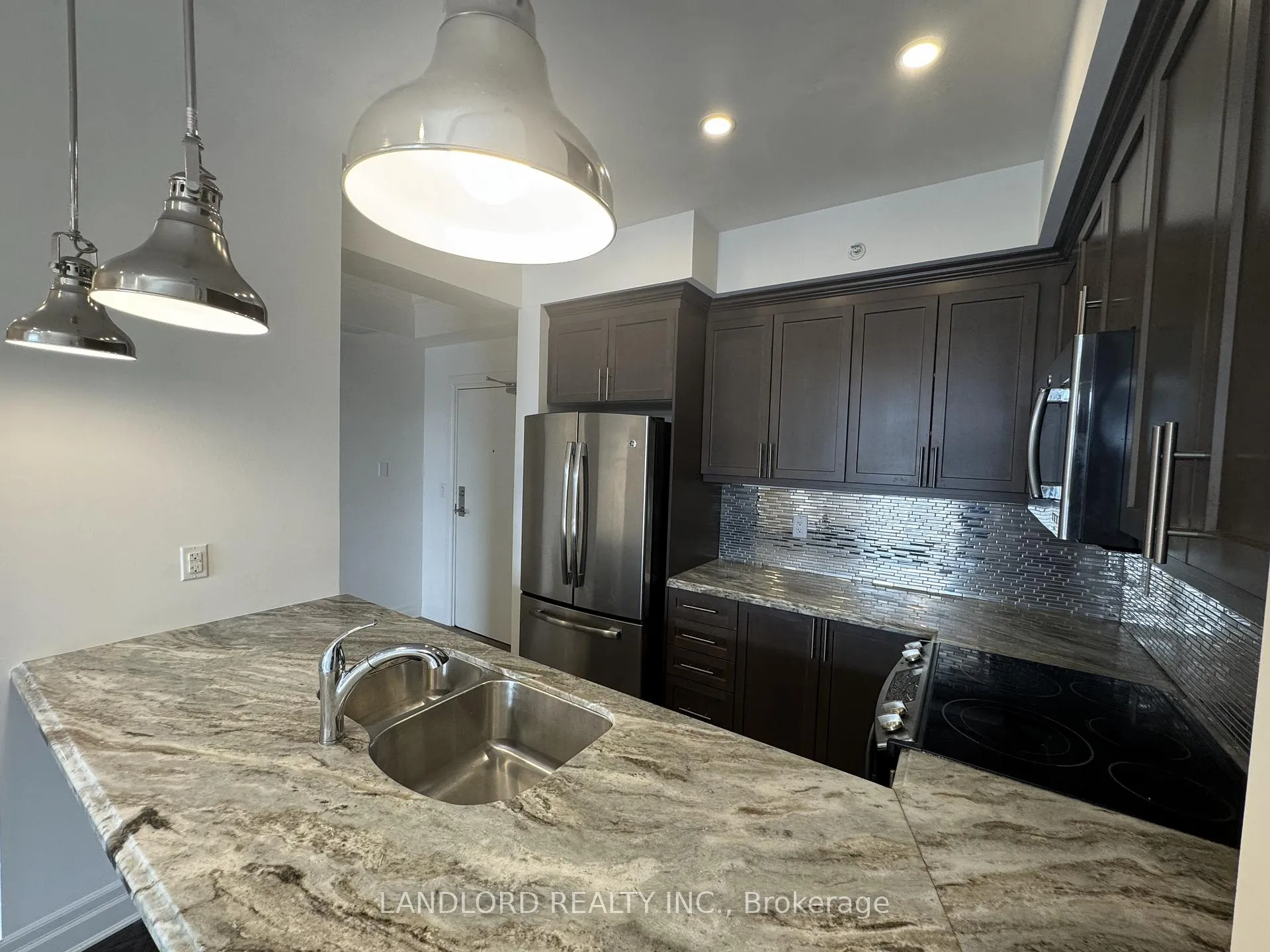 Photo 2 of Unit 312, 2300 Upper Middle Road W, Oakville, Glen Abbey — HOMEH